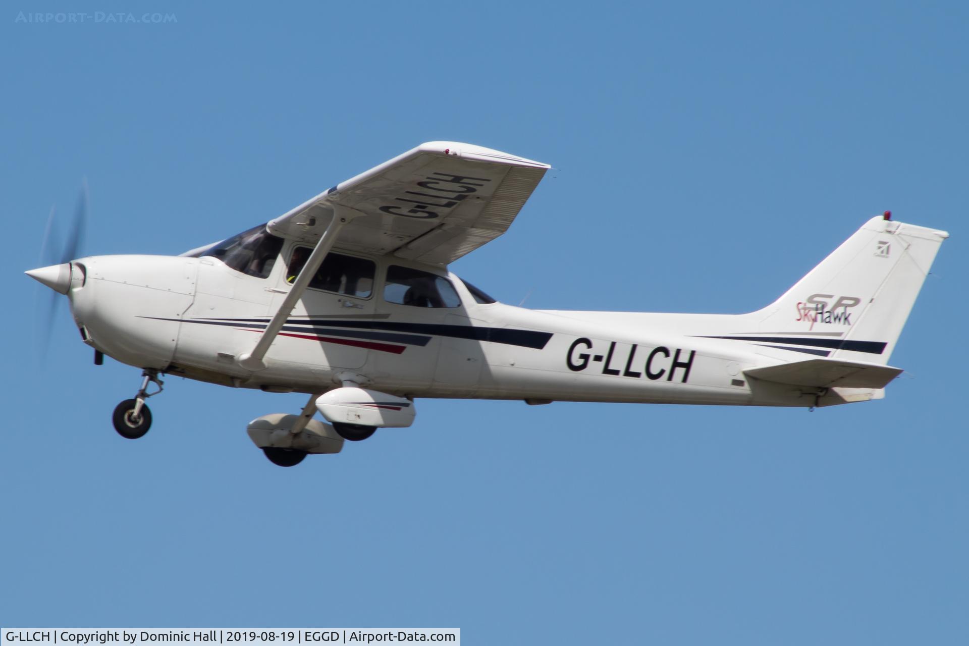 G-LLCH, 2001 Cessna 172S Skyhawk SP C/N 172S8822, Departing RWY 27