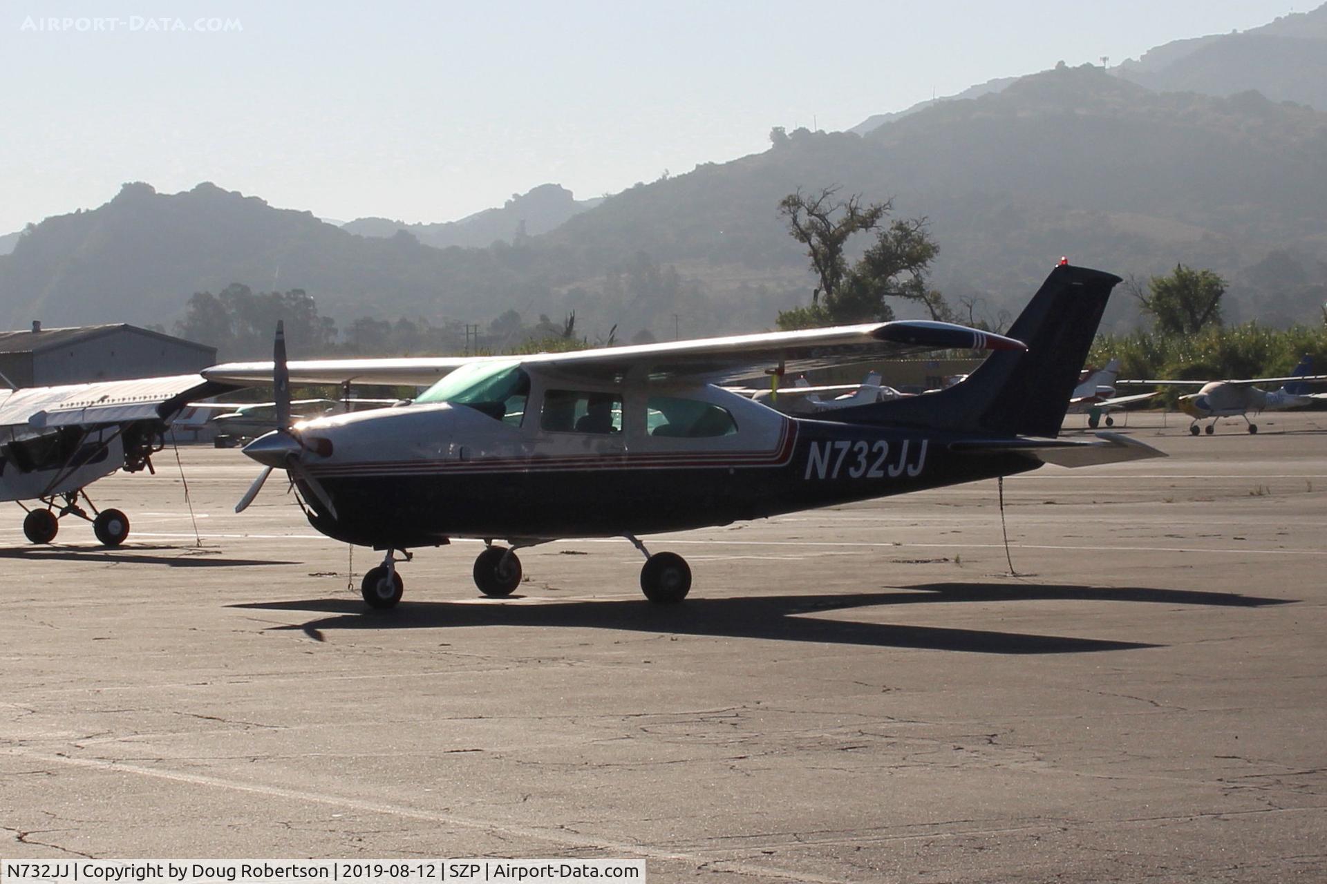 N732JJ, 1976 Cessna T210L Turbo Centurion C/N 21061546, 1976 Cessna T210L TURBO CENTURION II, Continental TSIO-520 310 Hp, on Transient Ramp