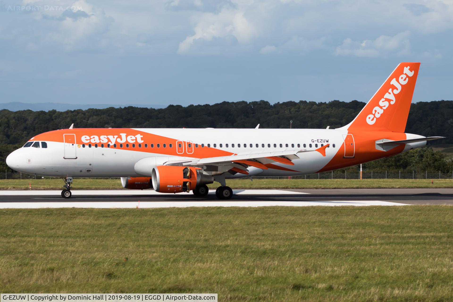 G-EZUW, 2012 Airbus A320-214 C/N 5116, Landing RWY 27