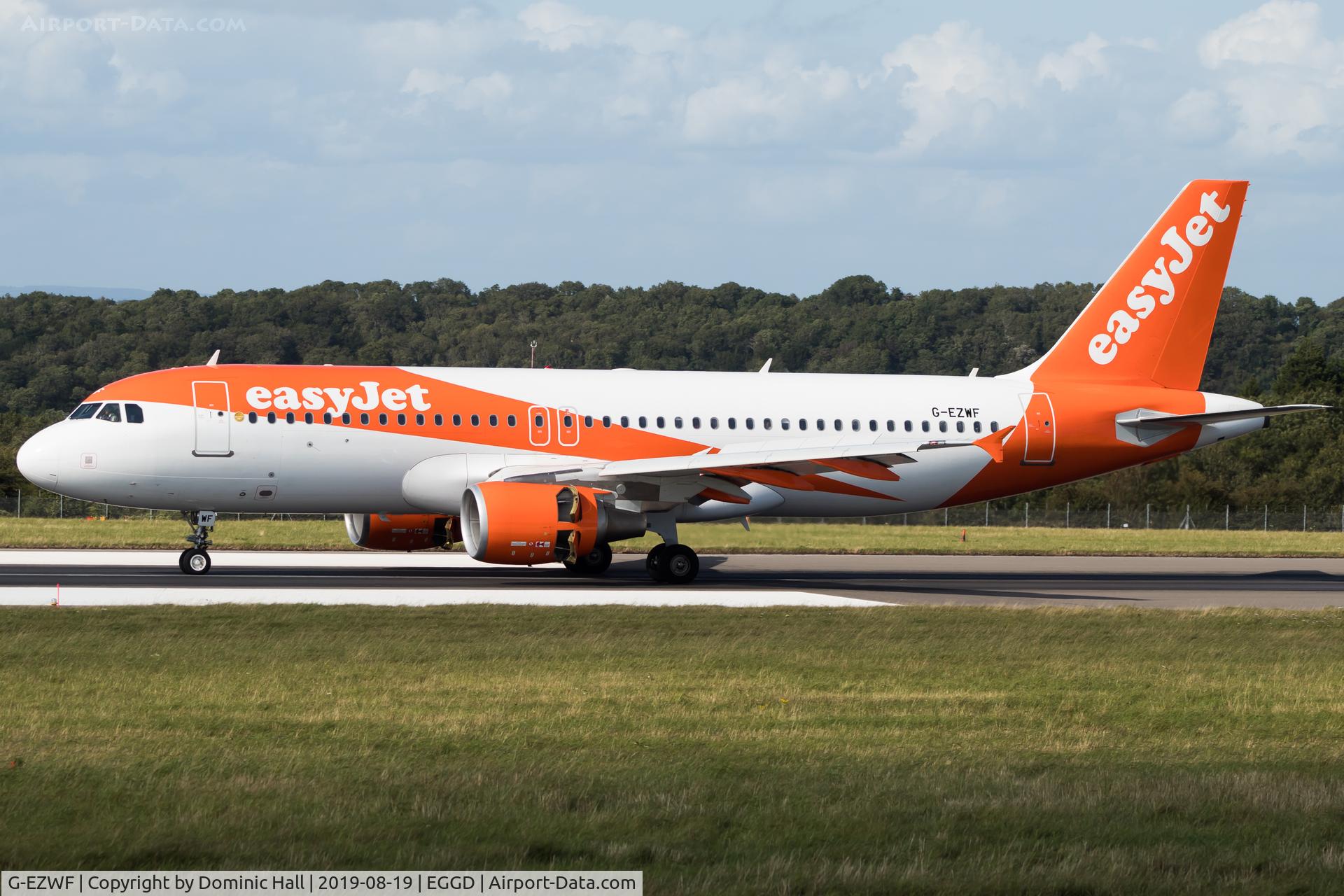 G-EZWF, 2012 Airbus A320-214 C/N 5319, Landing RWY 27