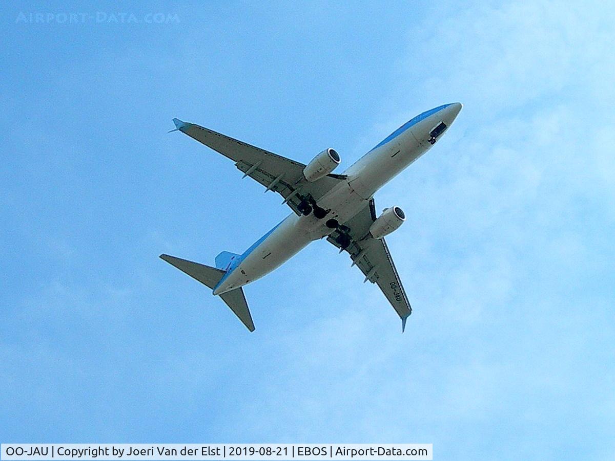 OO-JAU, 2013 Boeing 737-8K5 C/N 37250, Moments before touchdown rwy26
