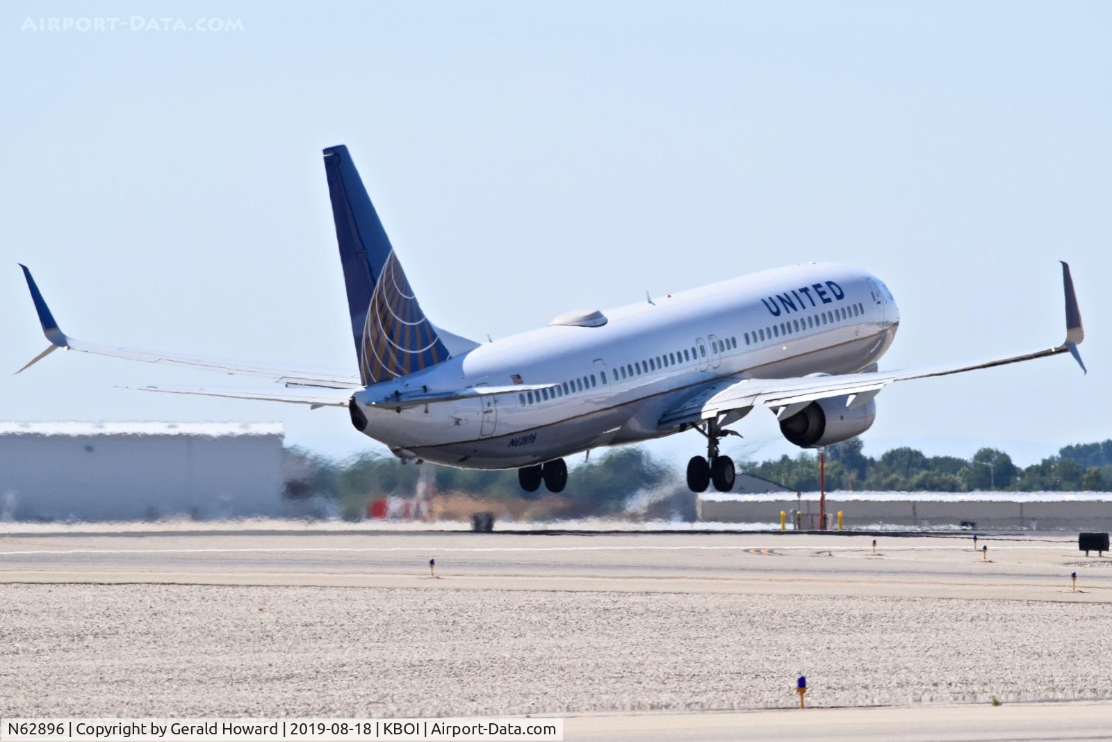 N62896, 2016 Boeing 737-924/ER C/N 62768, Climb out from RWY 28R.