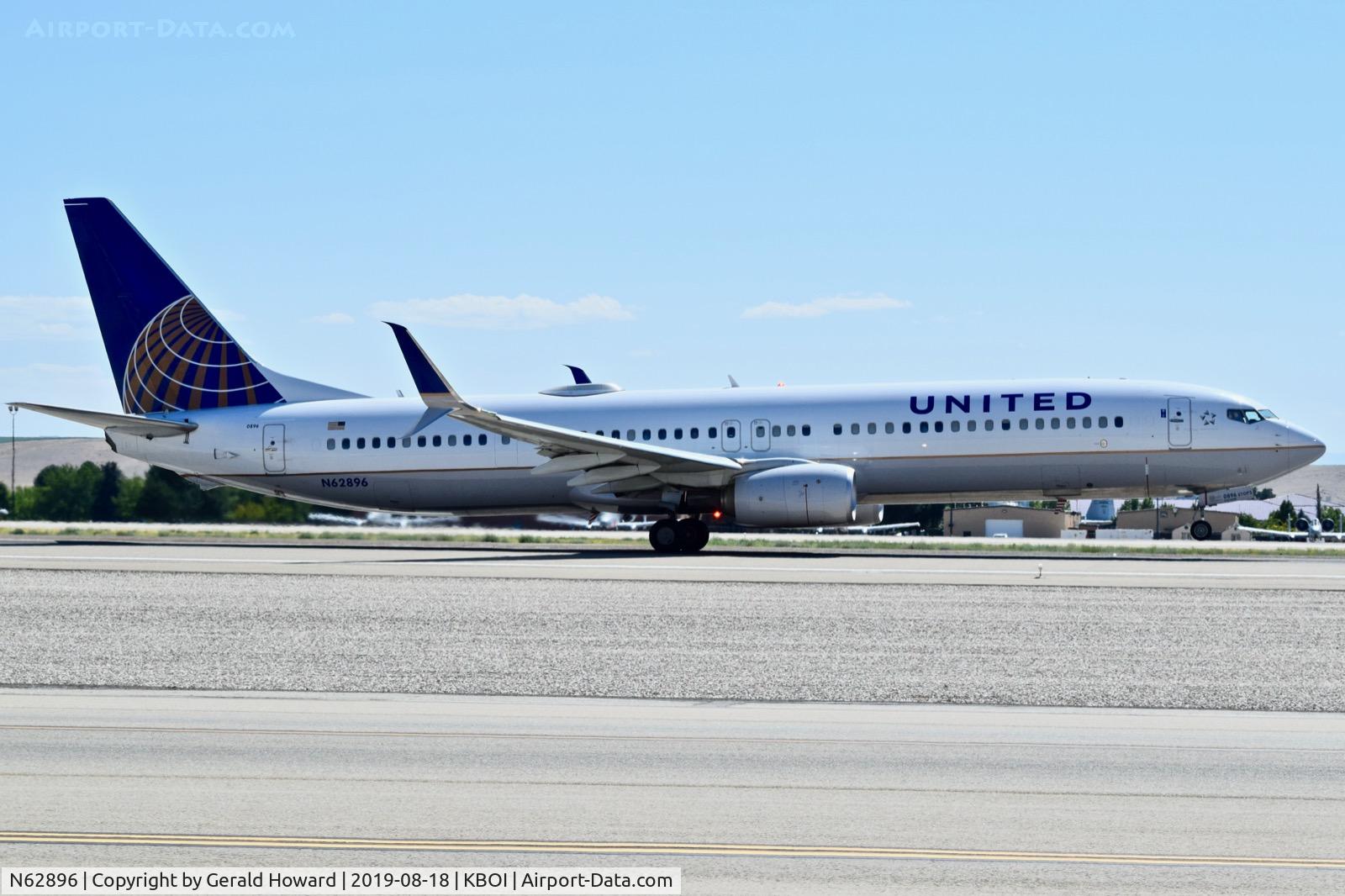 N62896, 2016 Boeing 737-924/ER C/N 62768, Take off run on RWY 28R.