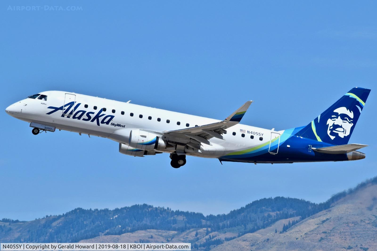 N405SY, 2018 Embraer 175LR (ERJ-170-200LR) C/N 17000744, Climb out from RWY 28R.