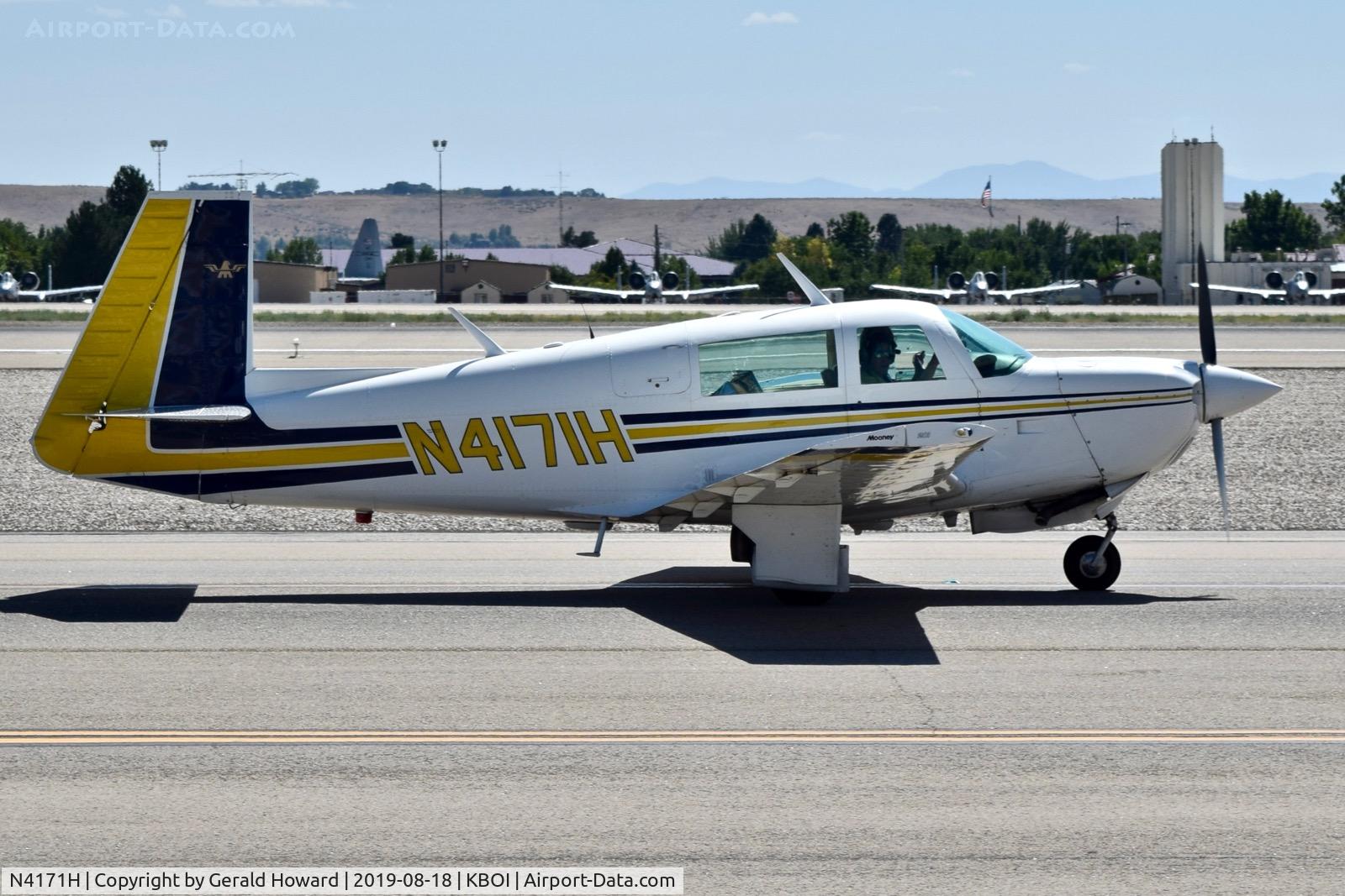 N4171H, 1978 Mooney M20J 201 C/N 24-0653, Taxiing on Alpha.