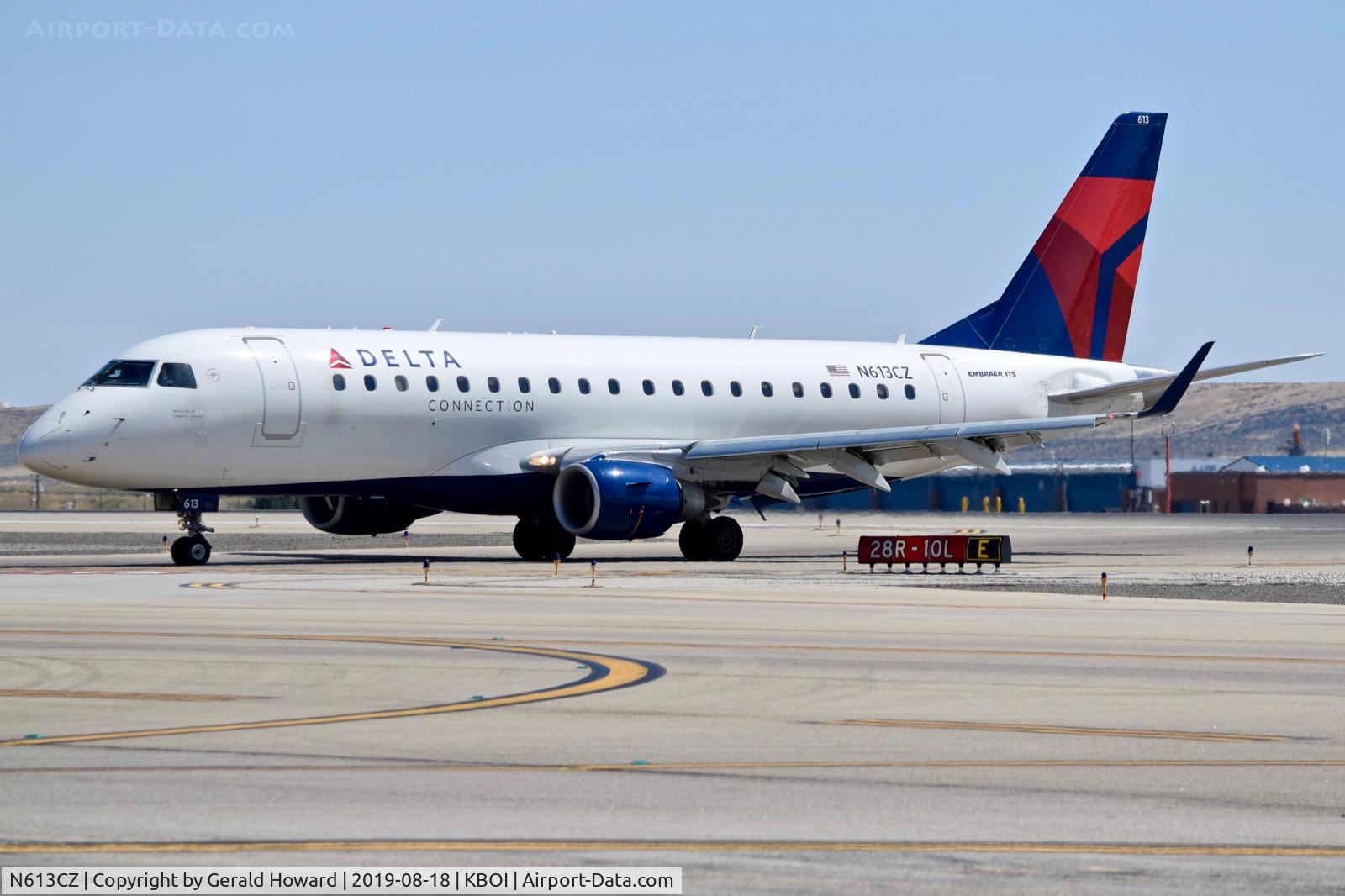 N613CZ, 2008 Embraer 175LR (ERJ-170-200LR) C/N 17000203, Taxiing to the gate.