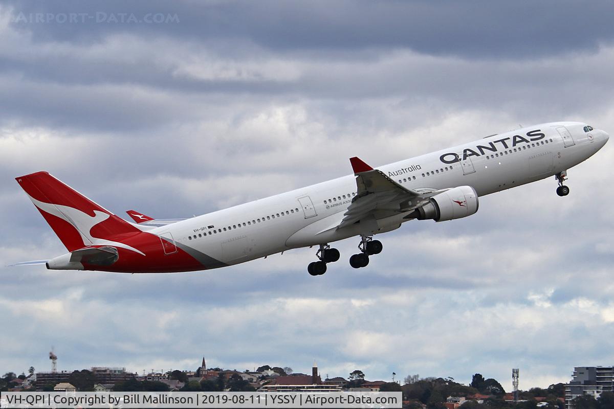 VH-QPI, 2005 Airbus A330-303 C/N 0705, away to AKL