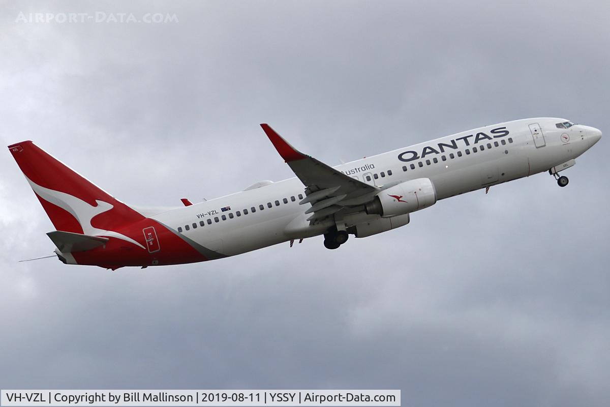 VH-VZL, 2011 Boeing 737-838 C/N 34194, AWAY FROM 3-4L