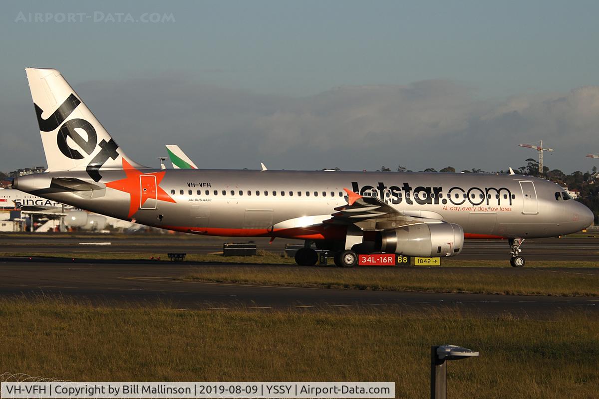 VH-VFH, 2012 Airbus A320-232 C/N 5211, TAXIING