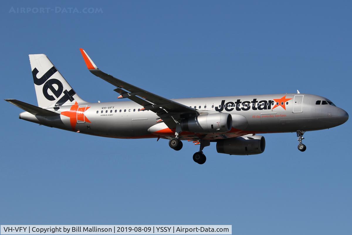 VH-VFY, 2014 Airbus A320-232 C/N 6362, finals for 2-5