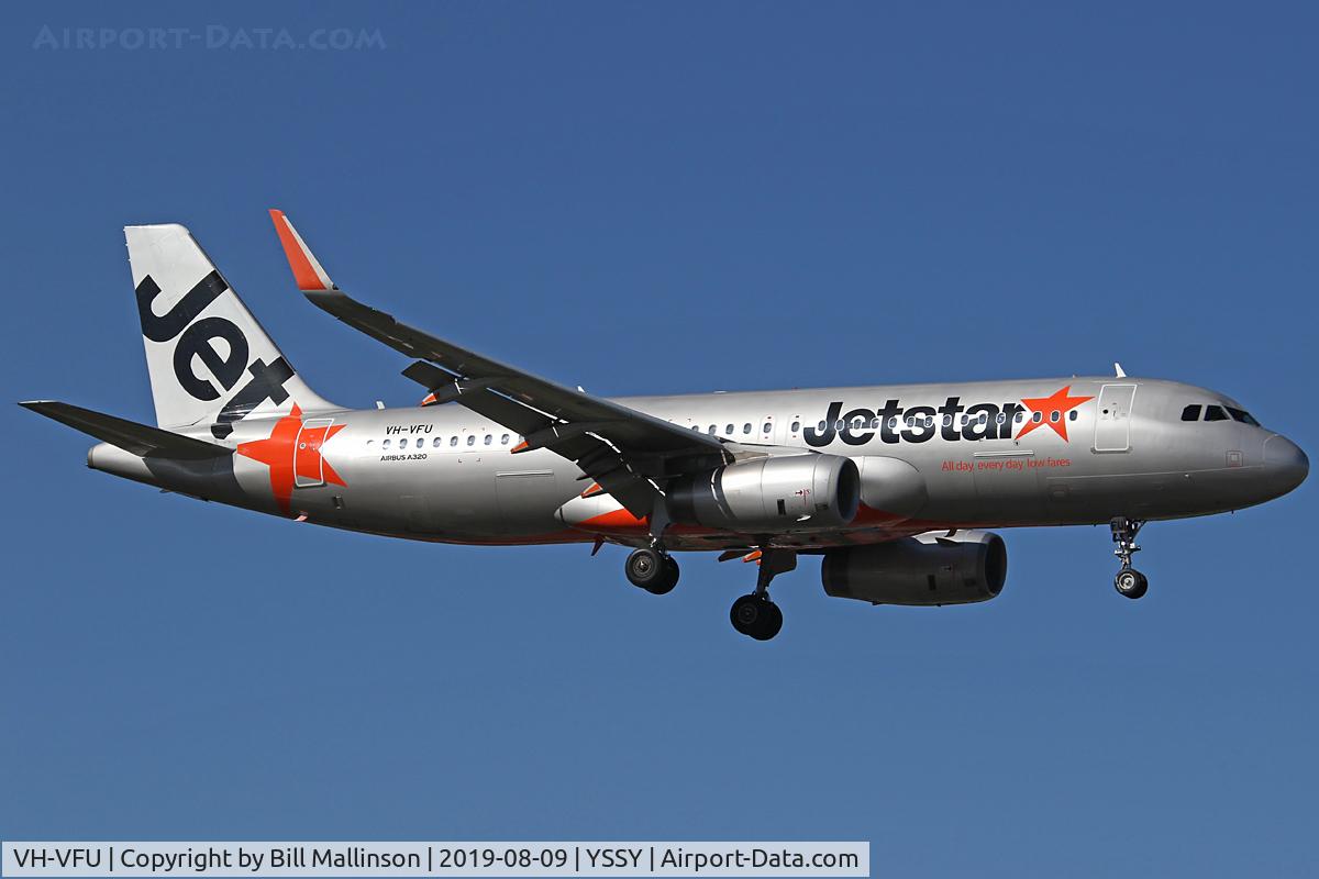 VH-VFU, 2013 Airbus A320-232 C/N 5814, finals for 2-5