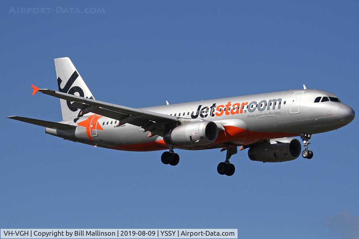VH-VGH, 2010 Airbus A320-232 C/N 4495, finals for 2-5