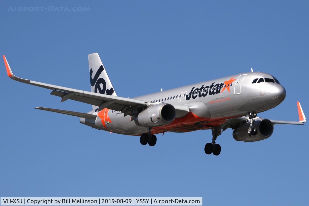 VH-XSJ, 2013 Airbus A320-232 C/N 5482, finals for 2-5