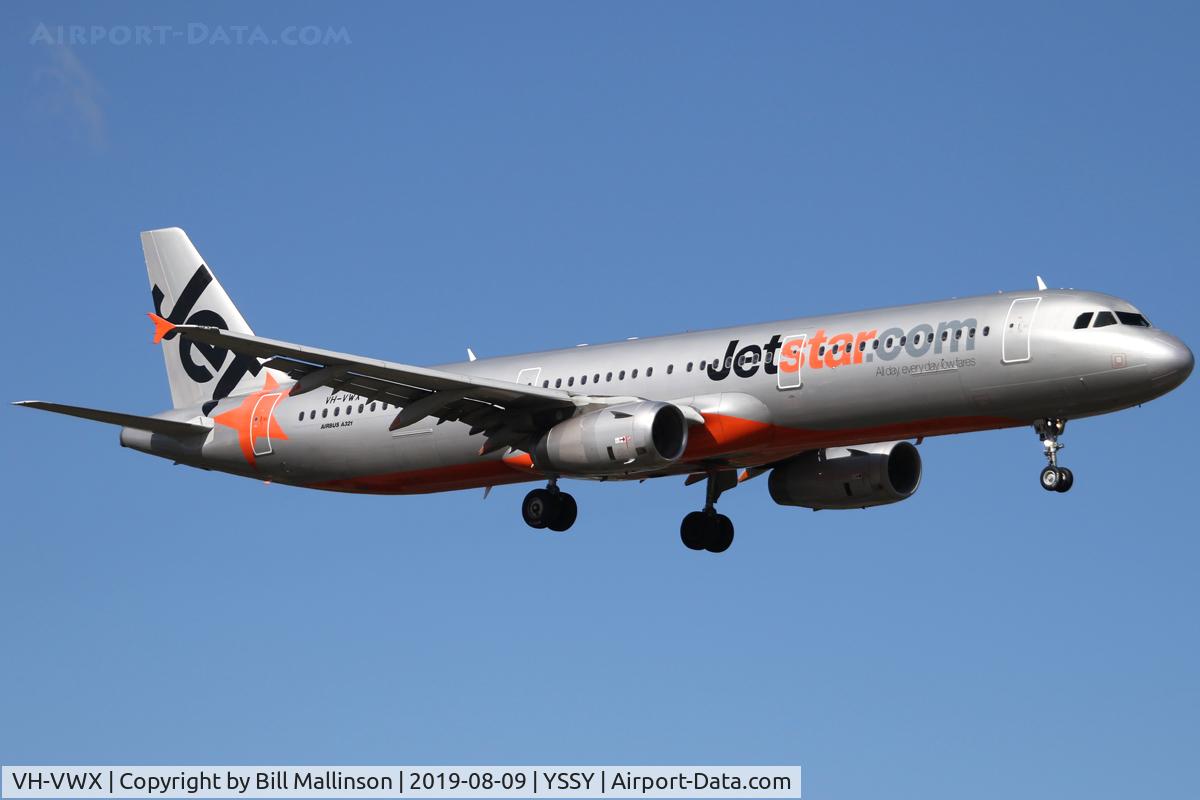 VH-VWX, 2009 Airbus A321-231 C/N 3899, finals for 2-5
