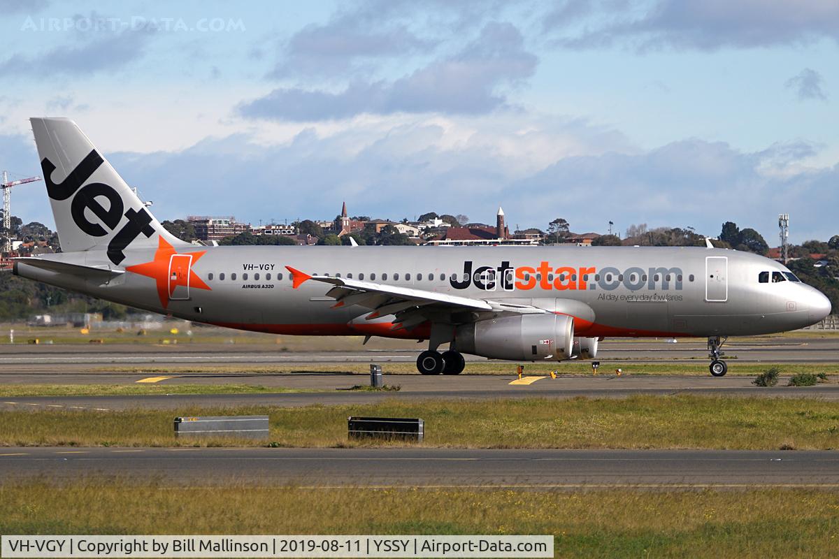 VH-VGY, 2010 Airbus A320-232 C/N 4177, TAXIING