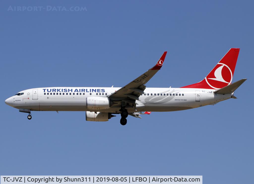 TC-JVZ, 2016 Boeing 737-8F2 C/N 60025, Landing rwy 25R still with '6000th B737 Next Generation' titles on cockpit