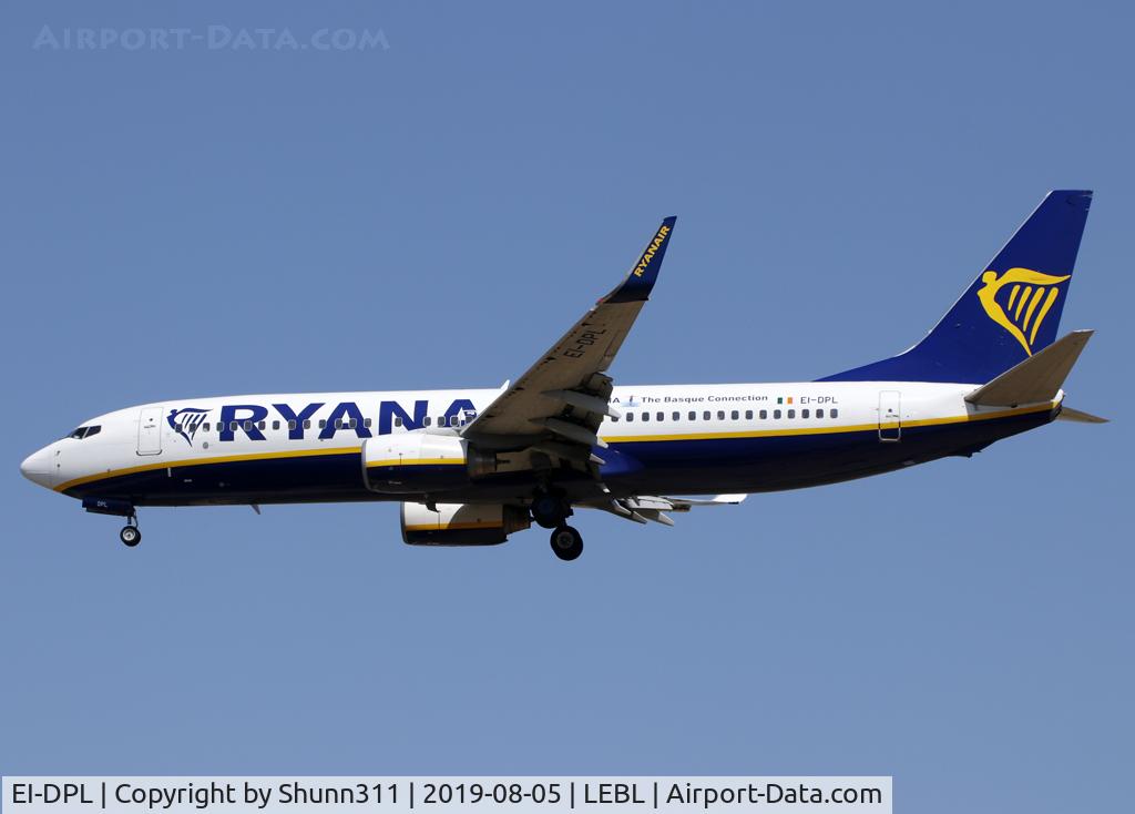 EI-DPL, 2007 Boeing 737-8AS C/N 33611, Landing rwy 25R with additional 'Vitoria - The Basque Connection' titles