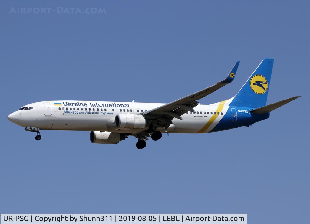 UR-PSG, 1999 Boeing 737-85R C/N 29038, Landing rwy 25R