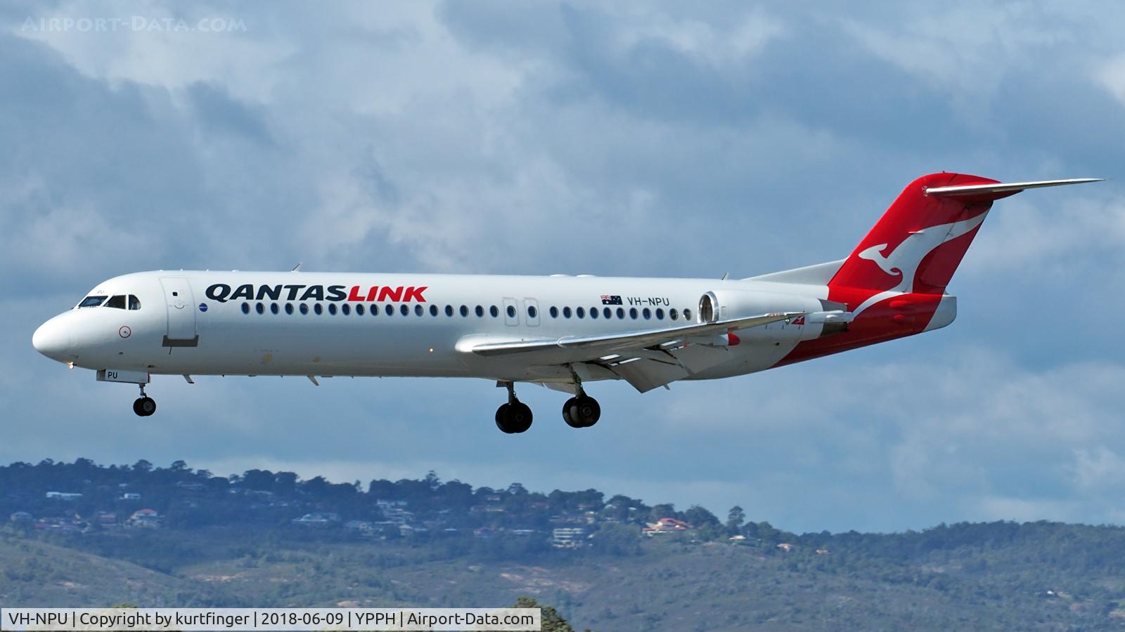 VH-NPU, 1994 Fokker F28-0100 C/N 11502, Fokker 100. QantasLink VH-NPU, final Rwy 03 YPPH 090618.