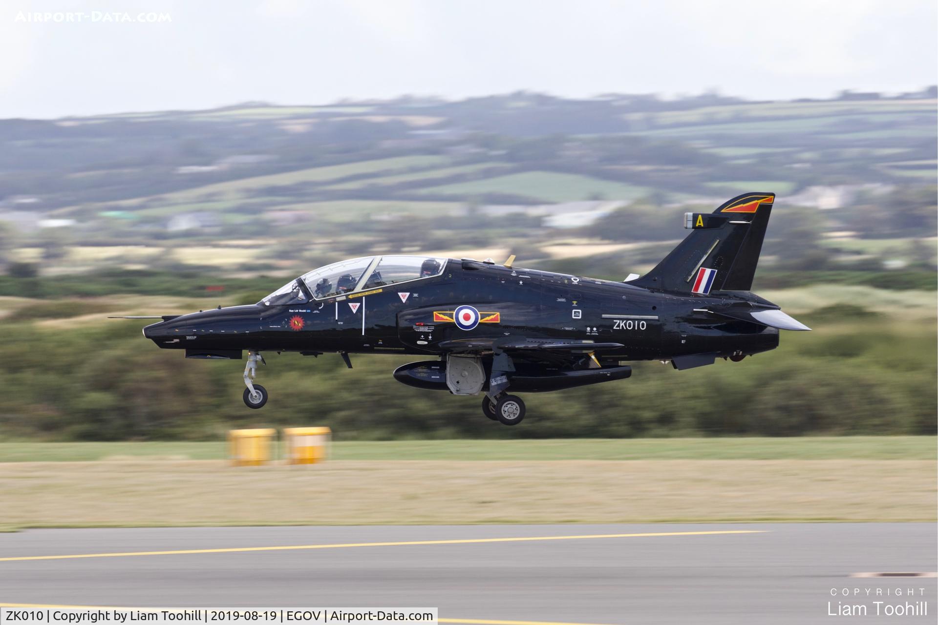 ZK010, 2005 British Aerospace Hawk T2 C/N RT001/1239, ZK010 landing at RAF Valley