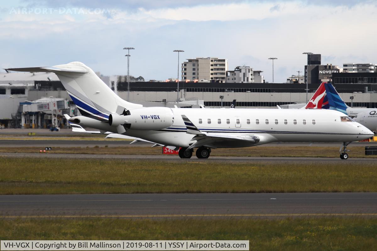 VH-VGX, 2001 Bombardier BD-700-1A10 Global Express C/N 9079, taxiing