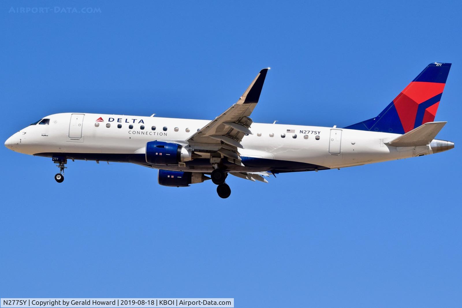 N277SY, 2018 Embraer 175LR (ERJ-170-200LR) C/N 17000741, Landing RWY 28R.