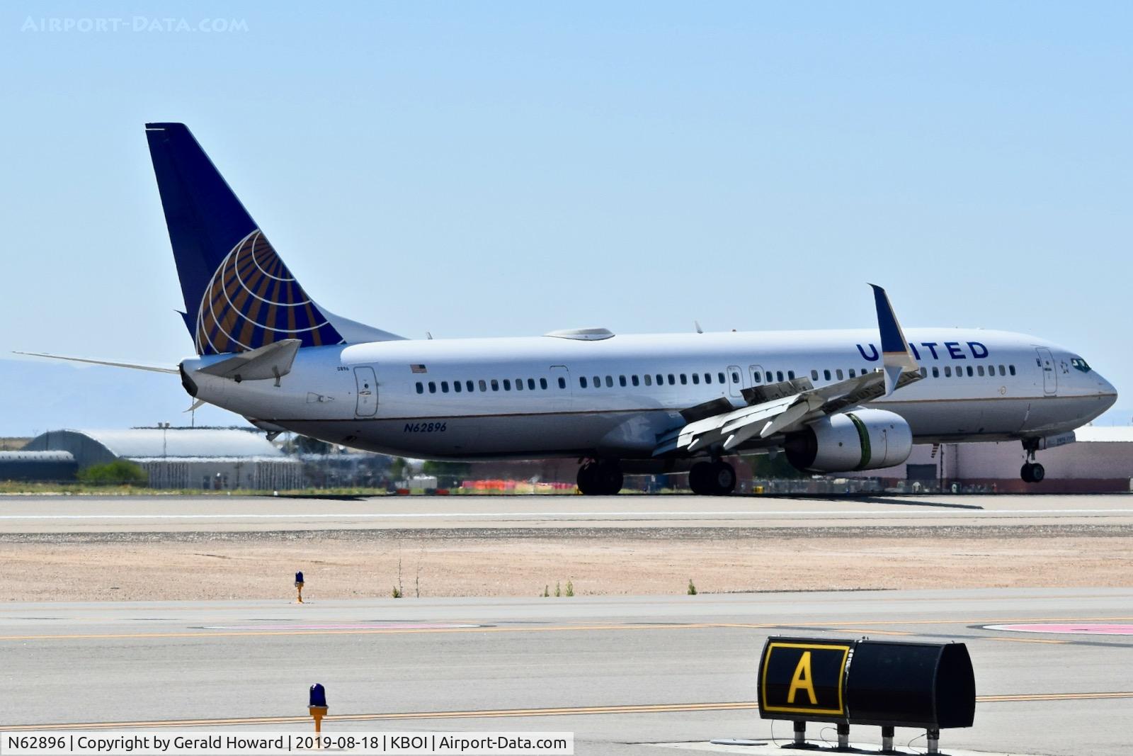 N62896, 2016 Boeing 737-924/ER C/N 62768, Landing roll out on RWY 28R.