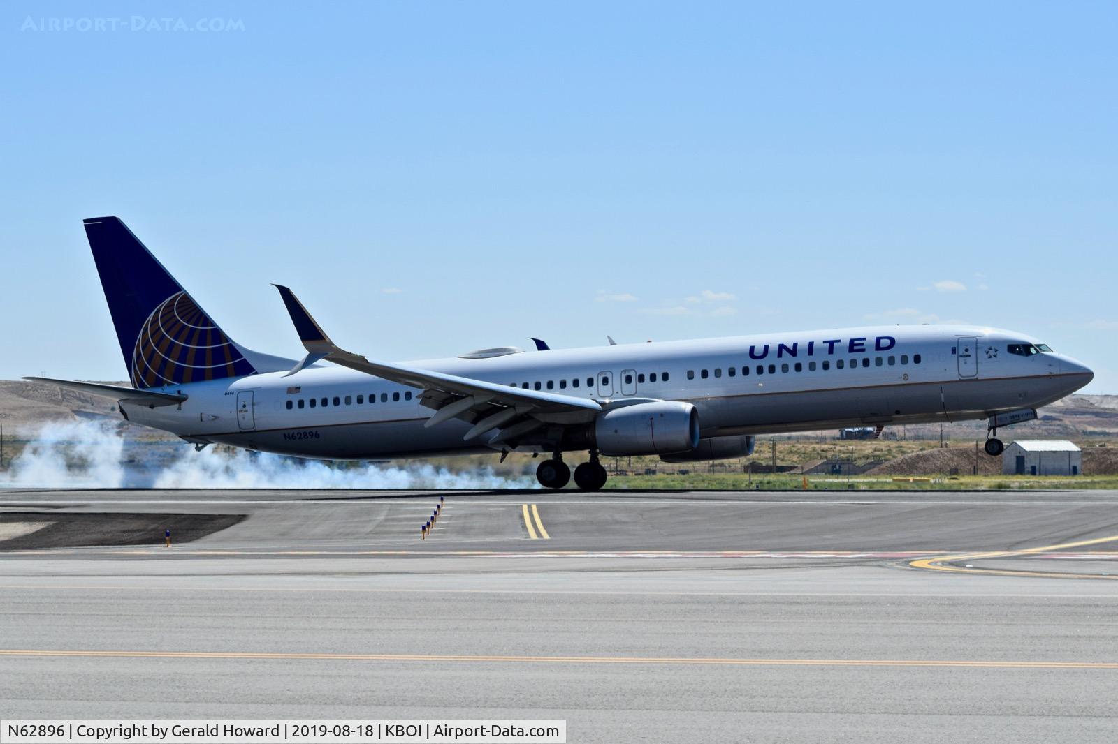 N62896, 2016 Boeing 737-924/ER C/N 62768, Landing RWY 28R.
