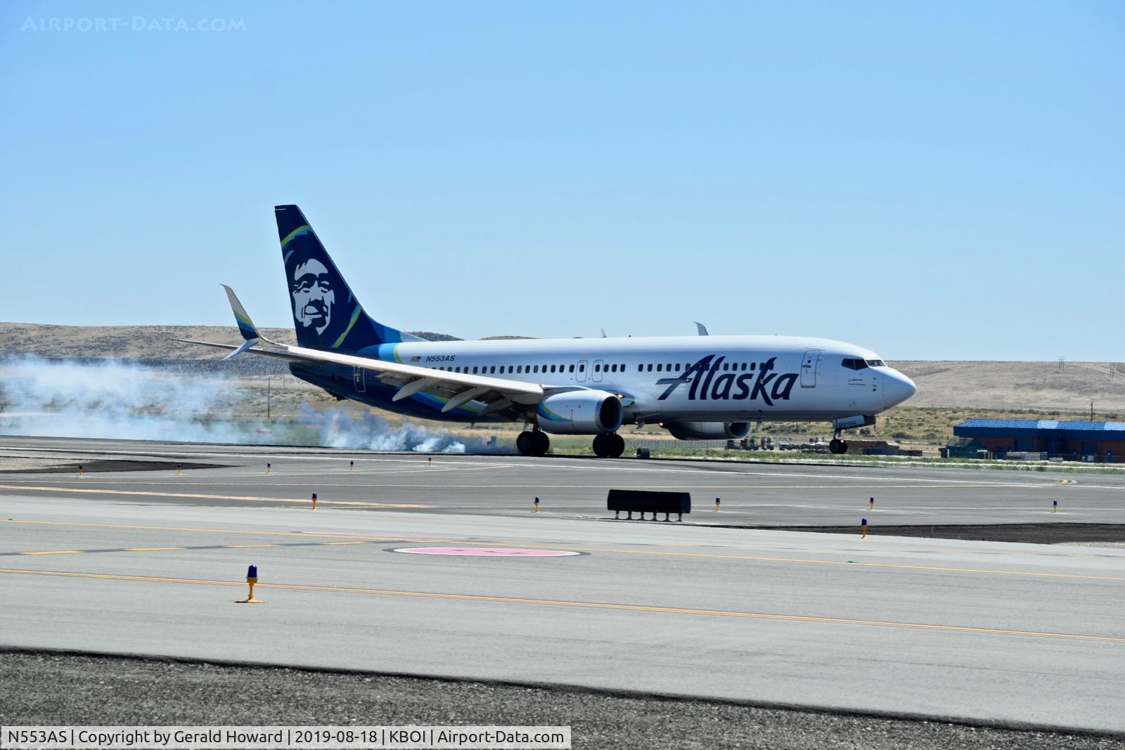 N553AS, 2006 Boeing 737-890 C/N 34594, Landing RWY 28R.