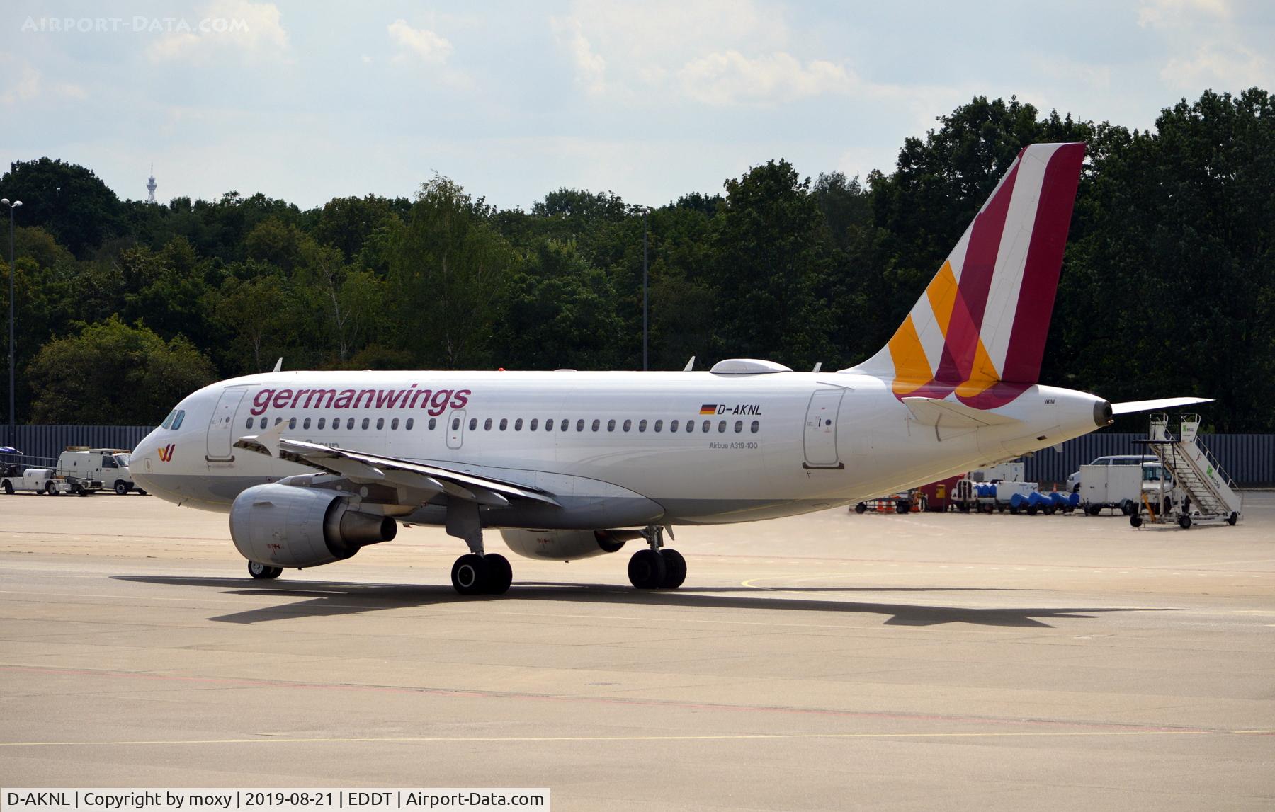 D-AKNL, 1999 Airbus A319-112 C/N 1084, Airbus A319-112 at Berlin Tegel.