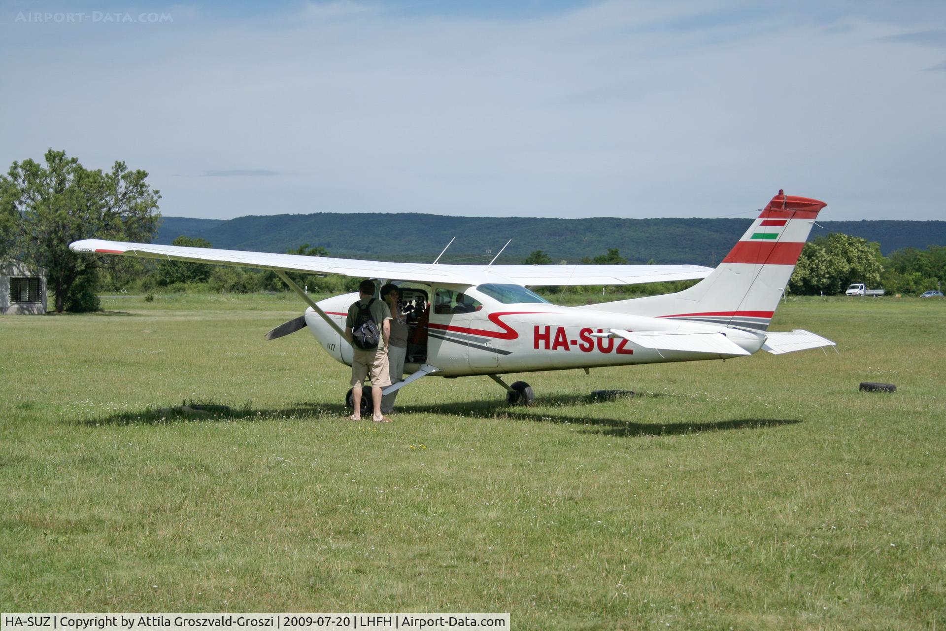 HA-SUZ, 1976 Reims F182P Skylane C/N 63835.0007, LHFH - Farkashegy Airport, Hungary