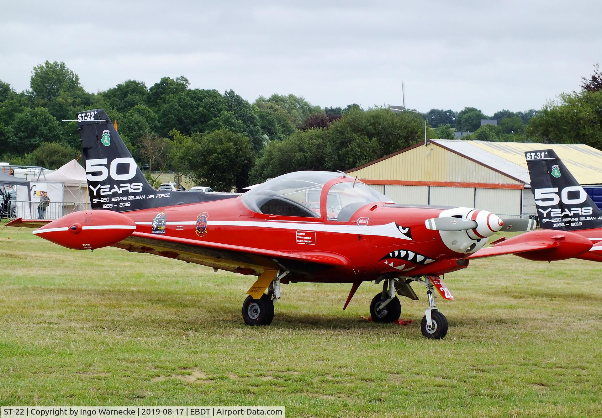 ST-22, SIAI-Marchetti SF-260M C/N 10-22, SIAI-Marchetti SF.260M of the 'Diables Rouges / Red Devils' Belgian Air Force Aerobatic Team at the 2019 Fly-in at Diest/Schaffen airfield