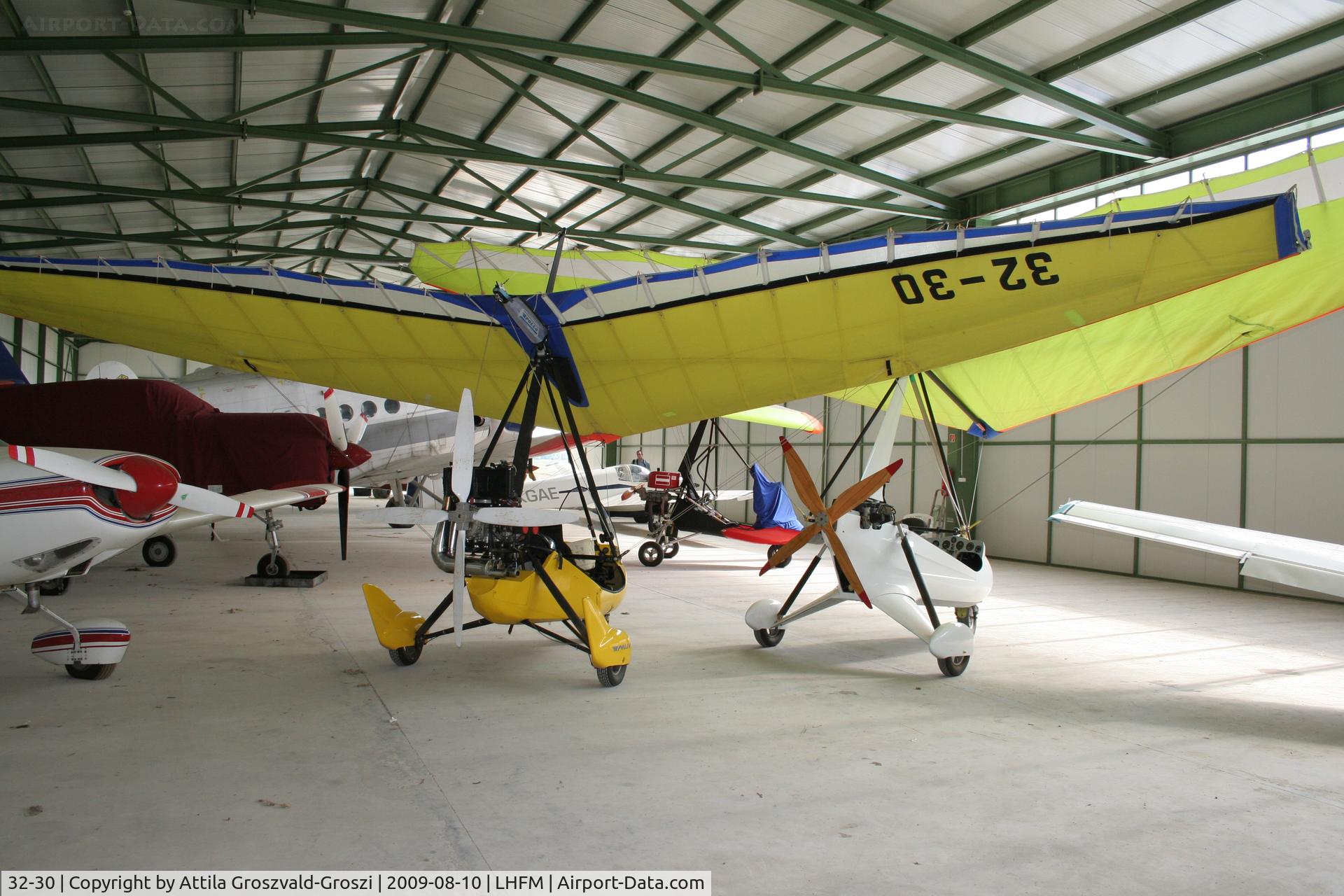32-30, 2005 Halley Apollo CXMD / Jet Star C/N A08/98 / 111105, LHFM - Fertöszentmiklós, Meidl Airport, Hungary
