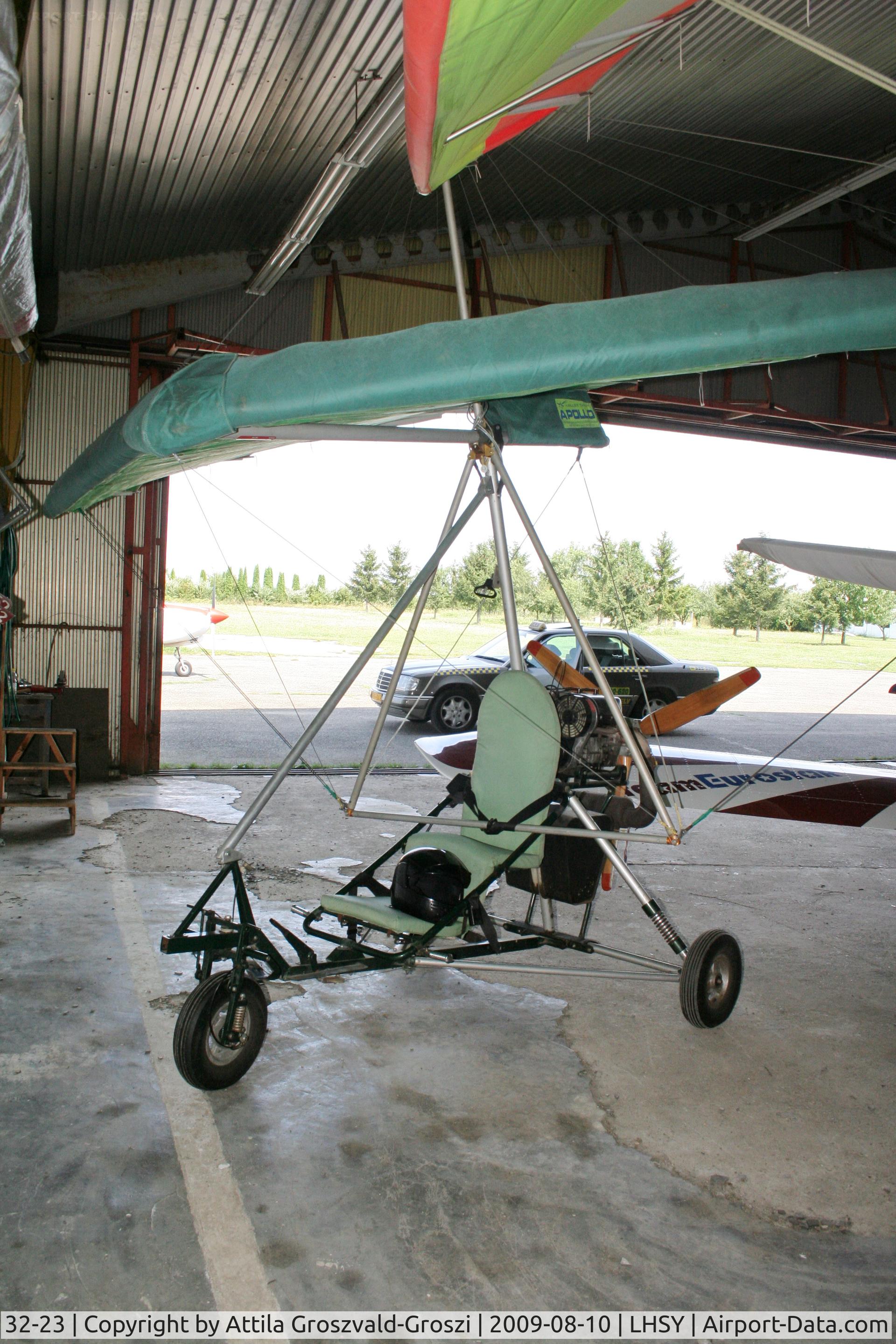 32-23, 1997 Apollo CX-MD C/N 041097, LHSY - Szombathely Airport, Hungary