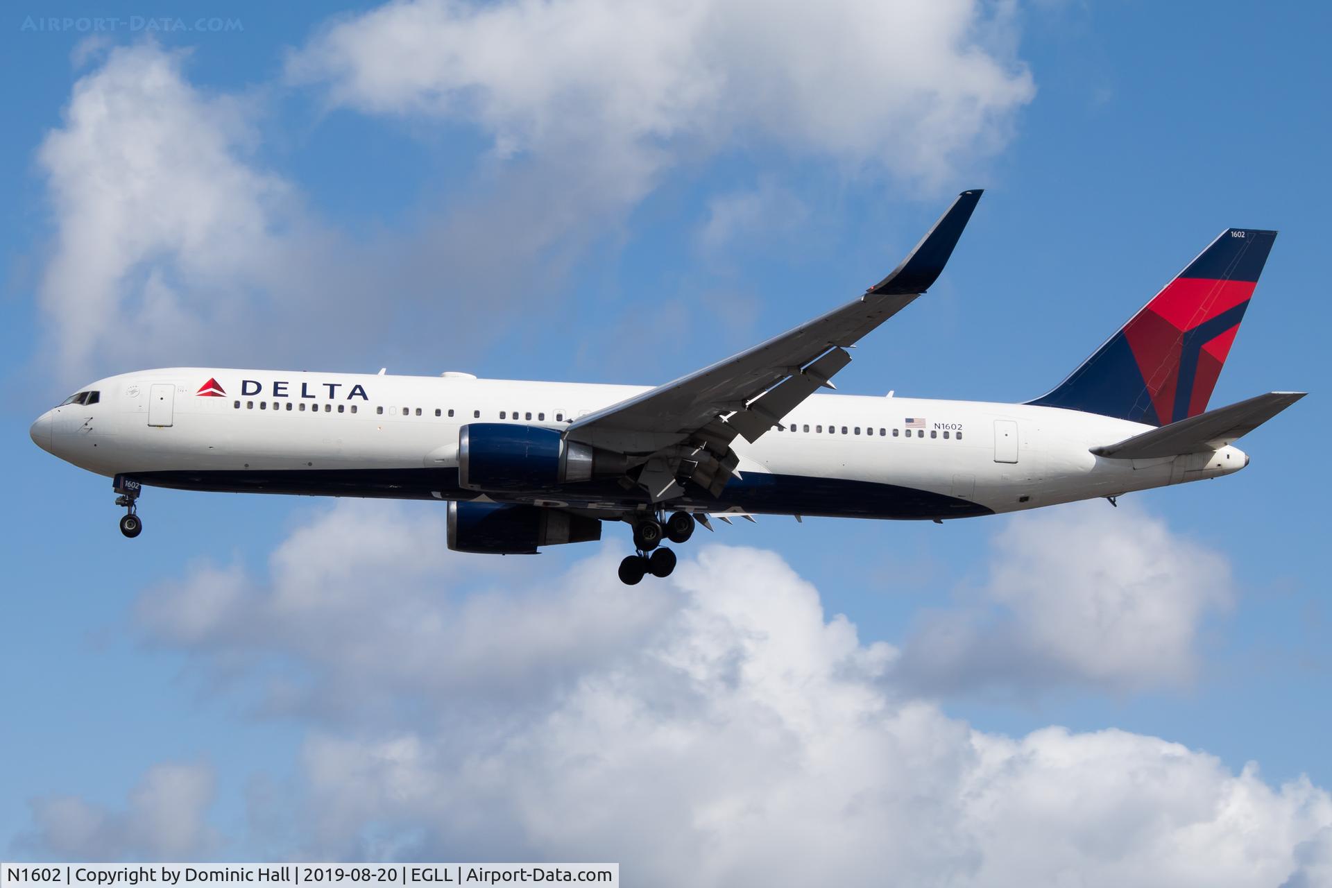 N1602, 1999 Boeing 767-332 C/N 29694, Landing RWY 27R