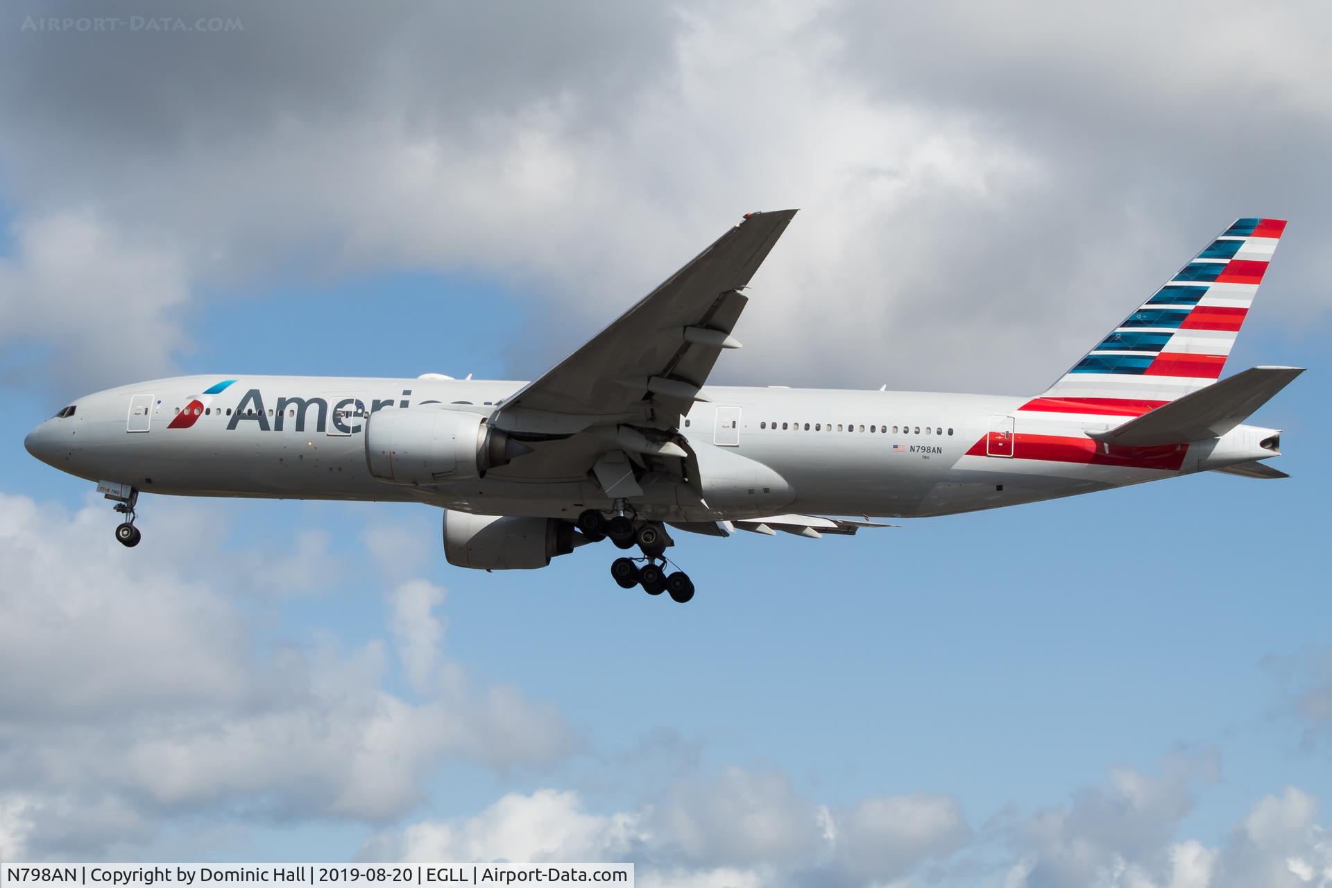 N798AN, 2001 Boeing 777-223 C/N 30797, Landing RWY 27R