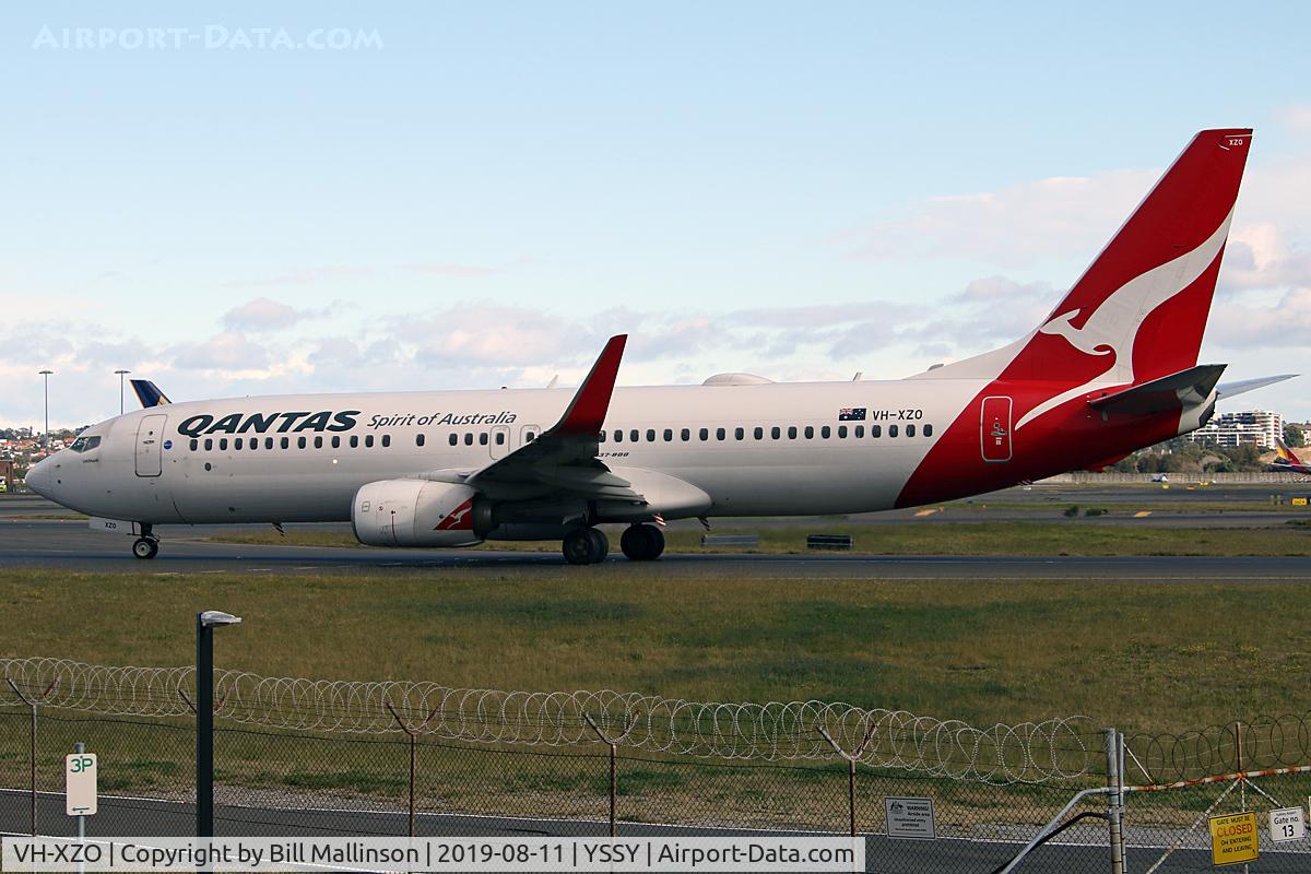 VH-XZO, 2014 Boeing 737-838 C/N 44576, TAXI TO 16L