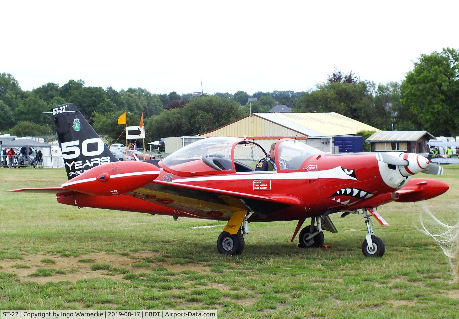 ST-22, SIAI-Marchetti SF-260M C/N 10-22, SIAI-Marchetti SF.260M of the 'Diables Rouges / Red Devils' Belgian Air Force Aerobatic Team at the 2019 Fly-in at Diest/Schaffen airfield