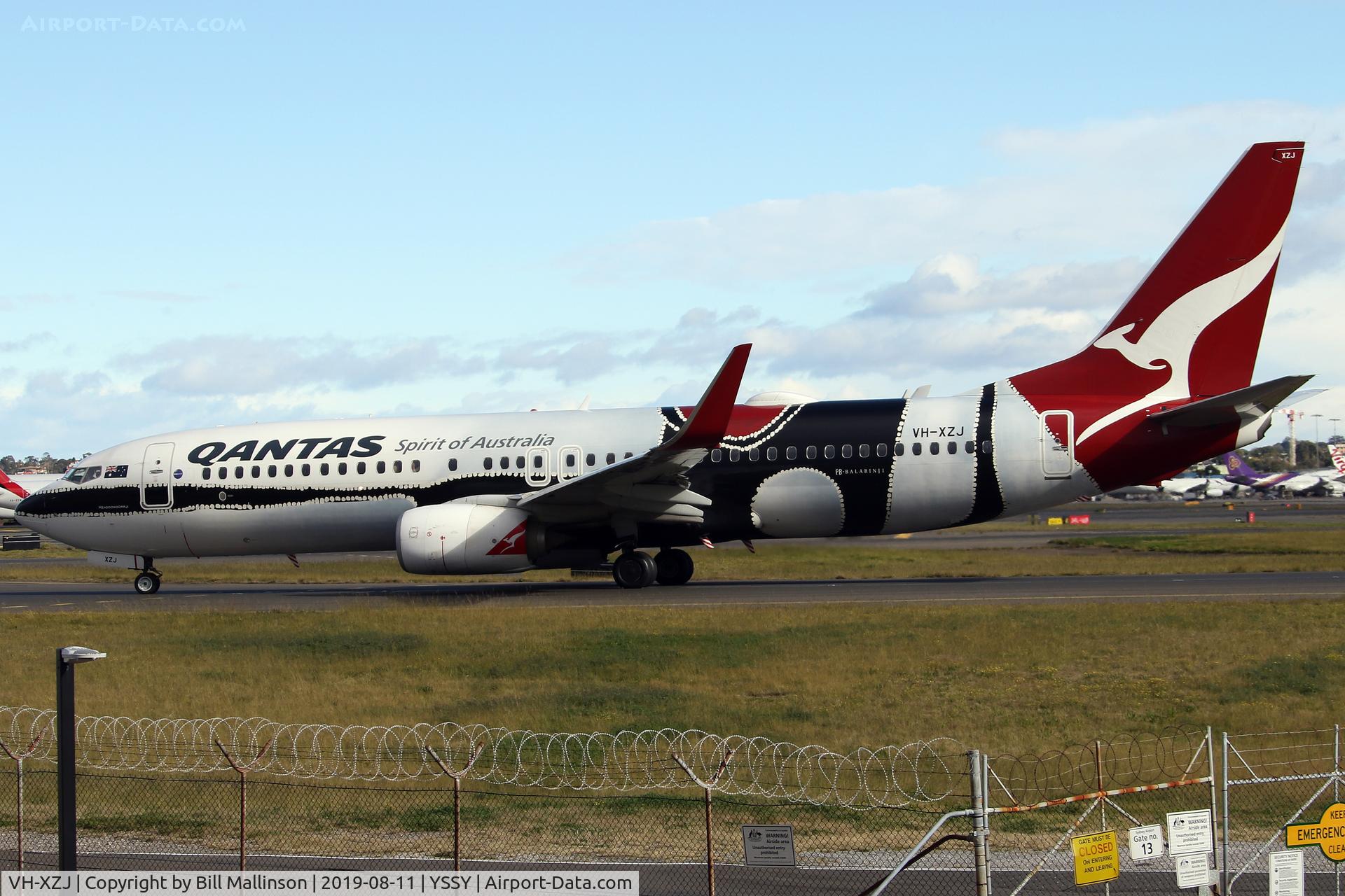 VH-XZJ, 2013 Boeing 737-838 C/N 39365, taxi to 16R