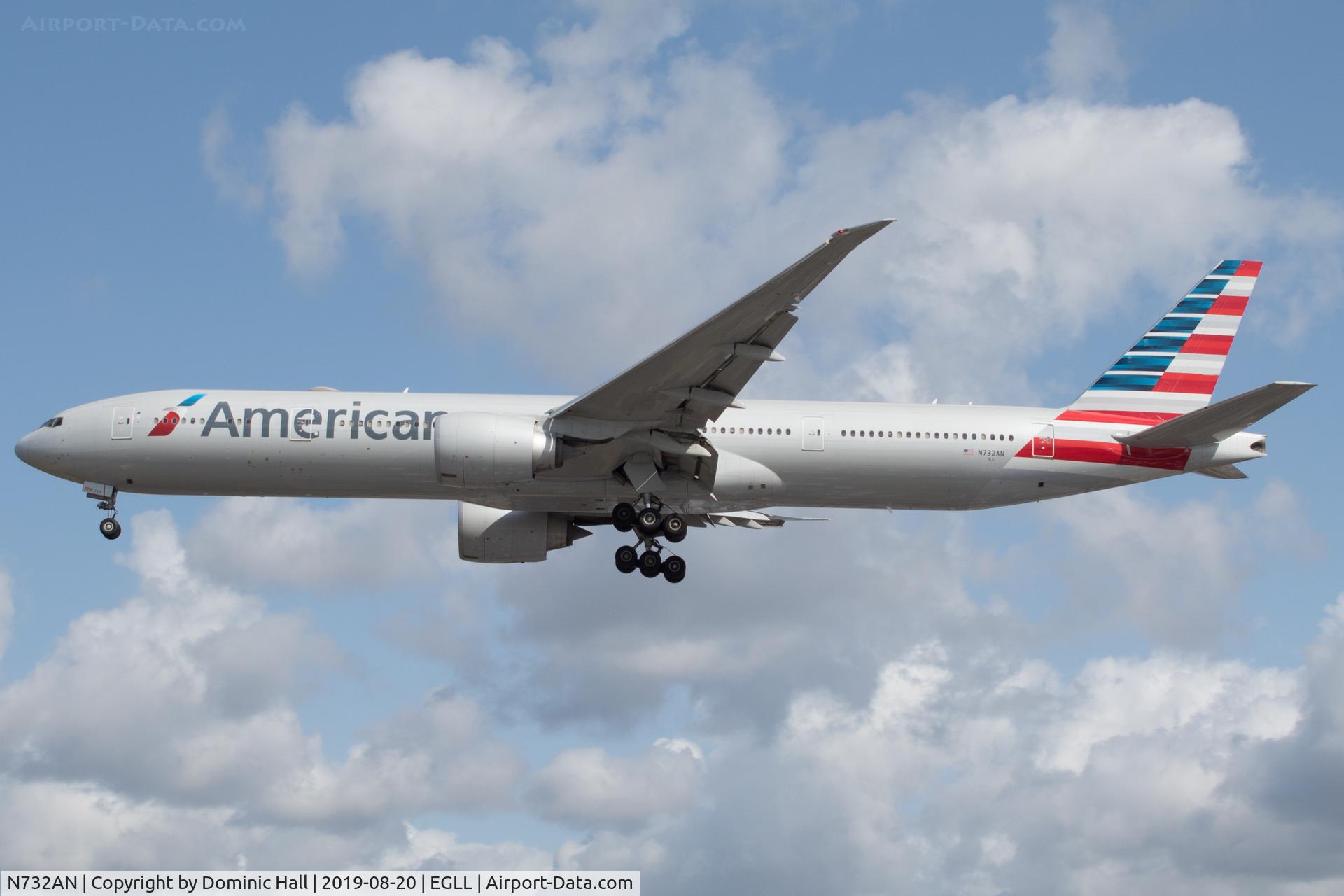 N732AN, 2014 Boeing 777-323/ER C/N 31549, Landing RWY 27R