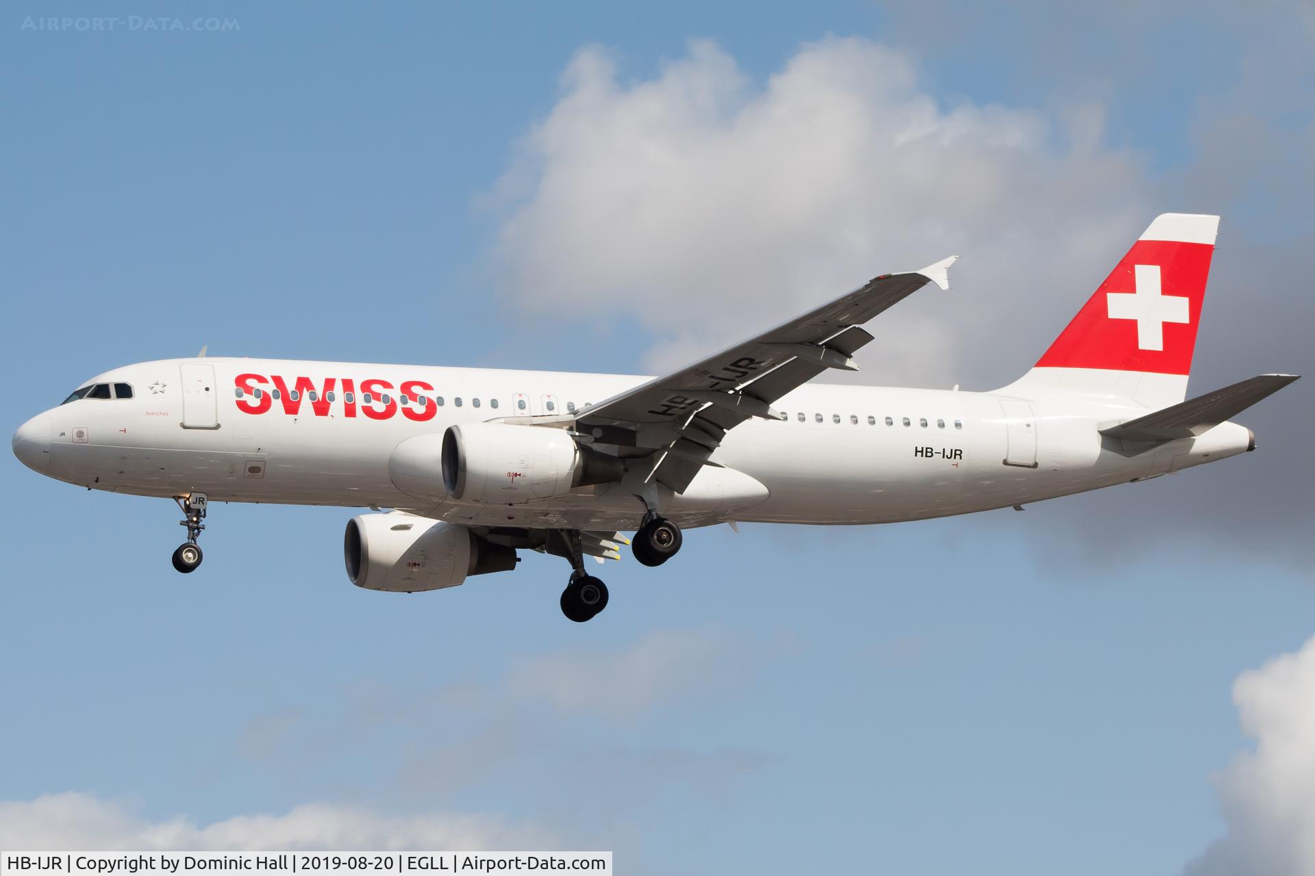 HB-IJR, 1997 Airbus A320-214 C/N 0703, Landing RWY 27R
