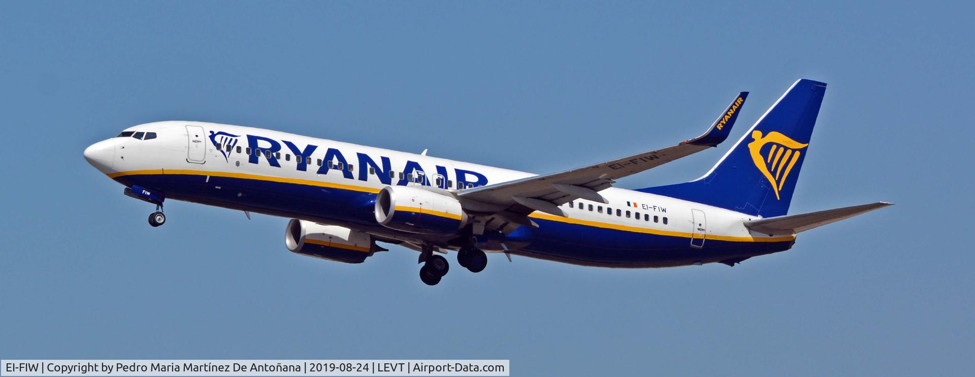 EI-FIW, 2015 Boeing 737-8AS C/N 44706, Aeropuerto de Foronda - Vitoria-Gasteiz - Euskadi - España