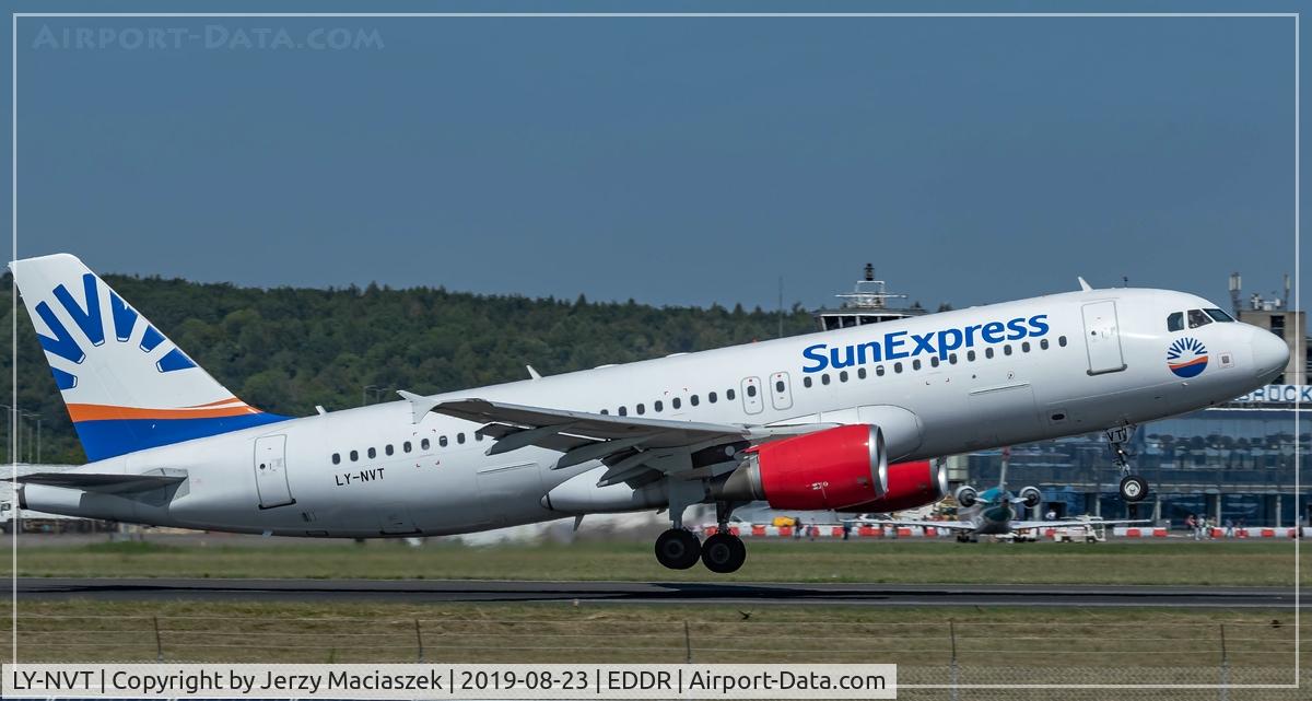LY-NVT, Airbus A320-200 C/N 3949, Airbus A320-200