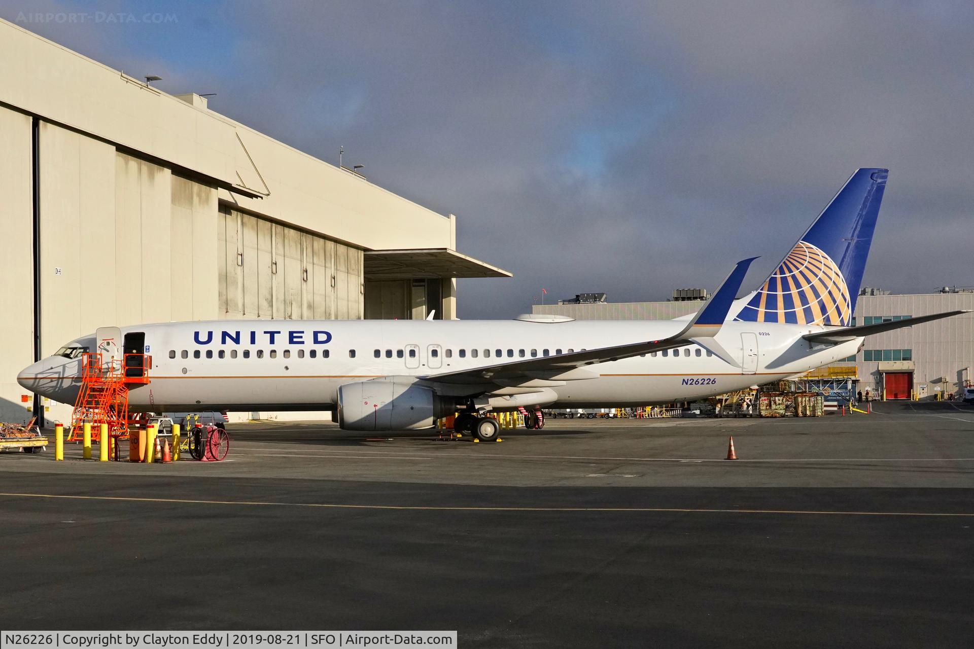 N26226, 1998 Boeing 737-824 C/N 28935, SFO 2019.