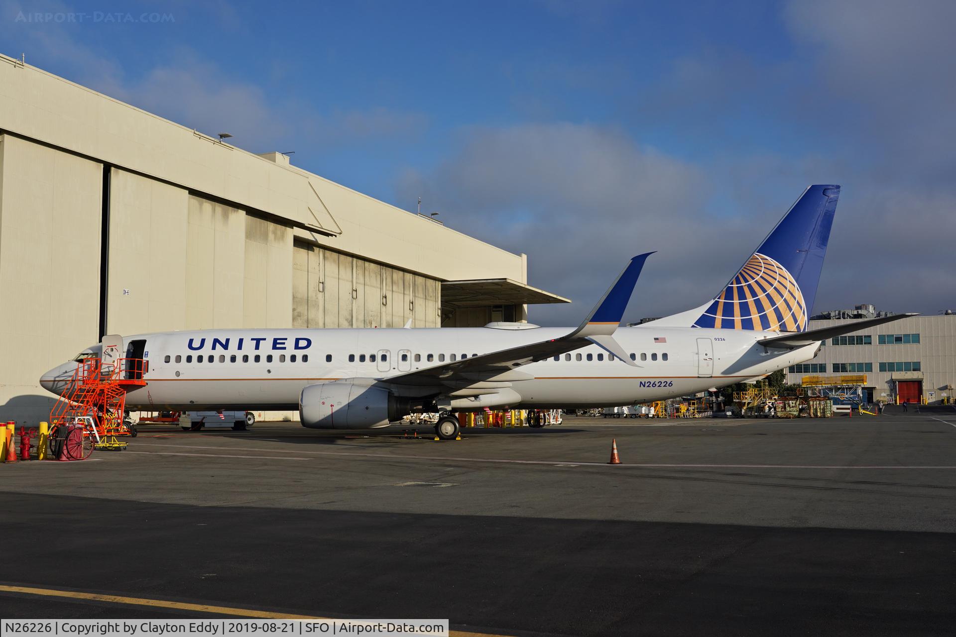N26226, 1998 Boeing 737-824 C/N 28935, SFO 2019.