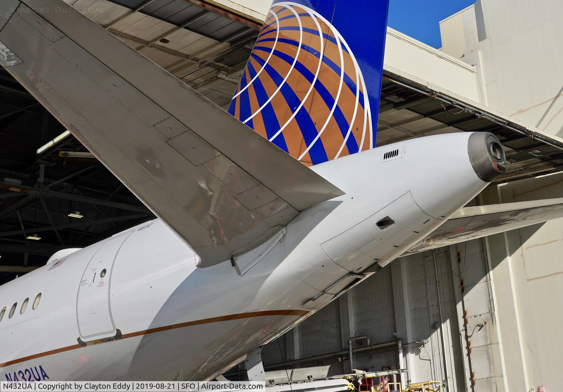 N432UA, 1996 Airbus A320-232 C/N 587, SFO 2019.