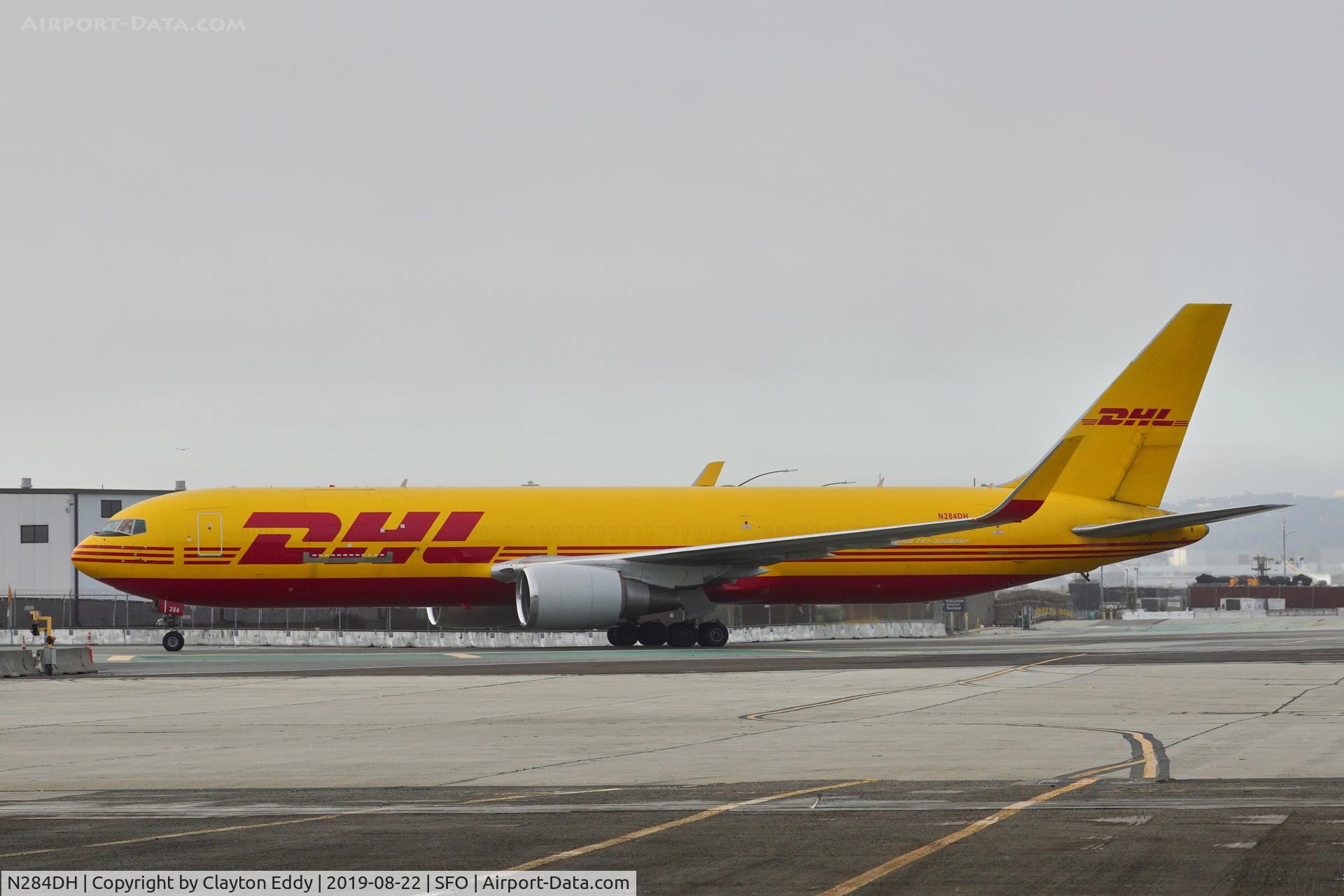 N284DH, 1996 Boeing 767-304/ER C/N 28040, SFO 2019.