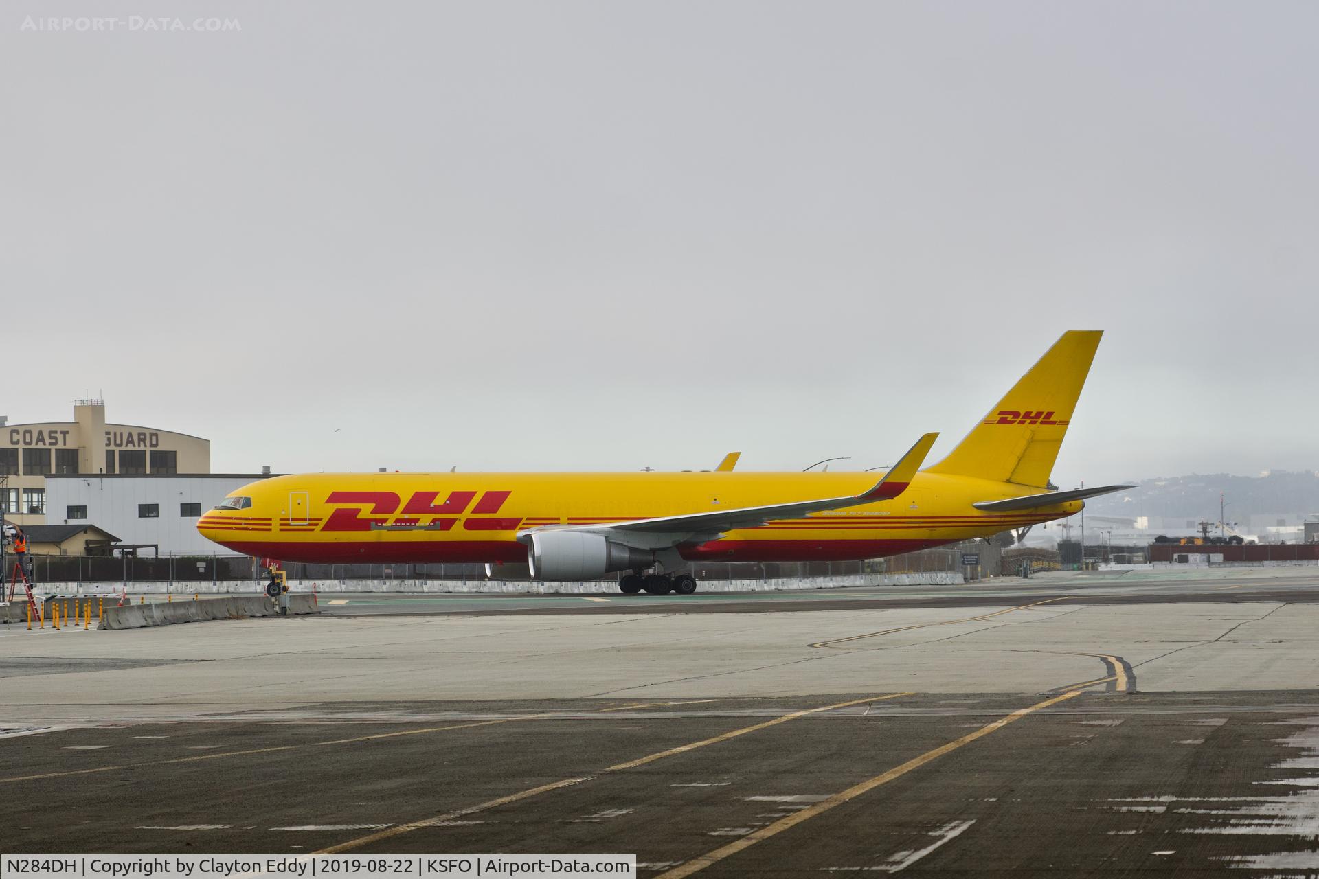N284DH, 1996 Boeing 767-304/ER C/N 28040, SFO 2019.