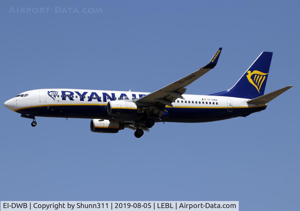 EI-DWB, 2007 Boeing 737-8AS C/N 36075, Landing rwy 25R