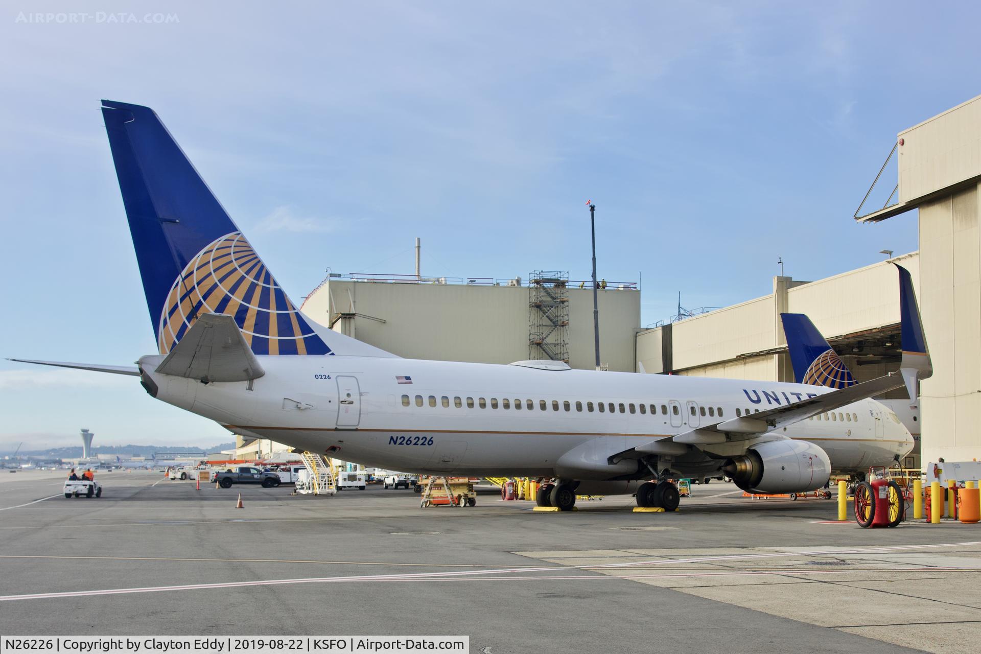 N26226, 1998 Boeing 737-824 C/N 28935, Overhead panel SFO 2019.